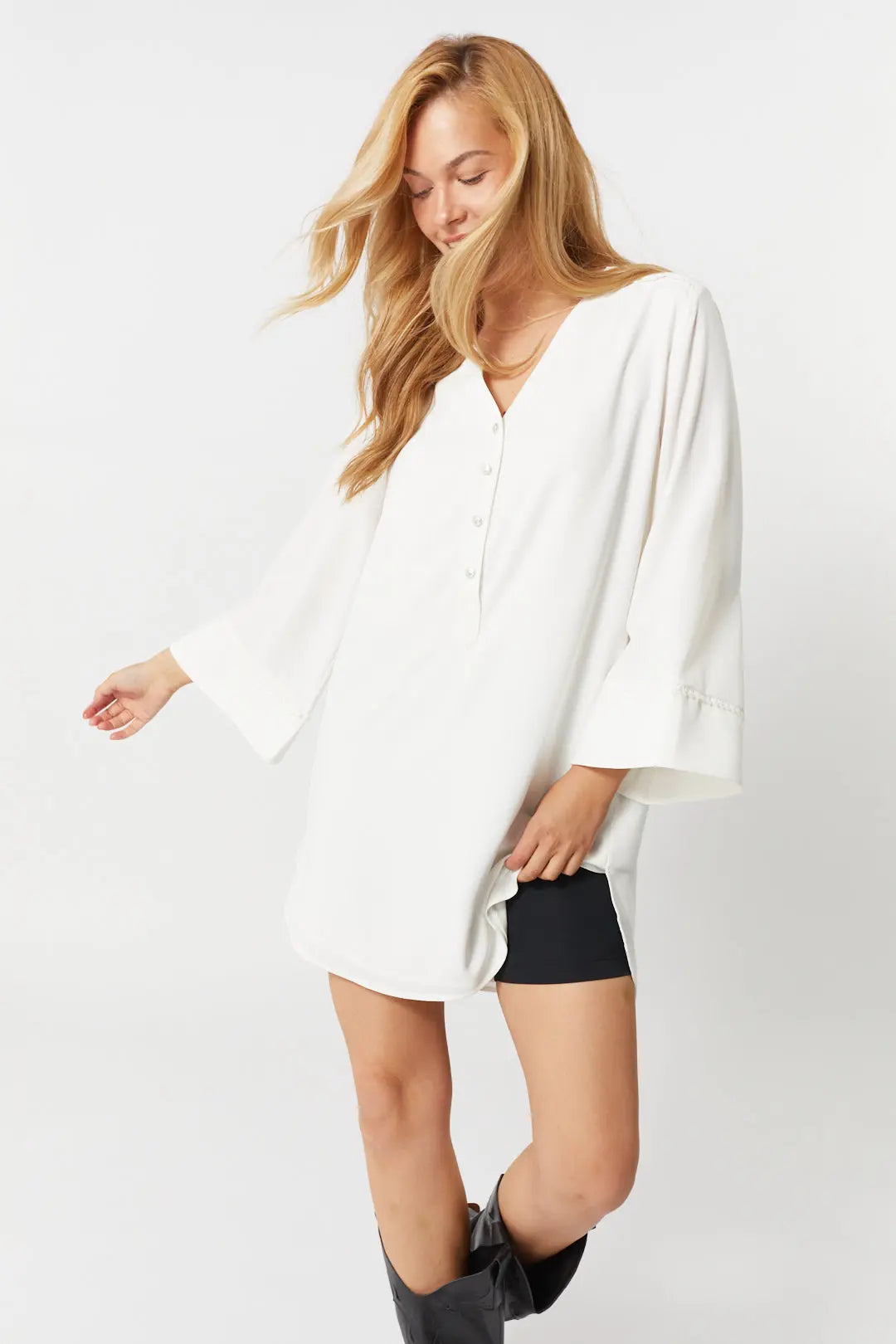 Robe blanche manches évasées | Murphy JOELLE Collection