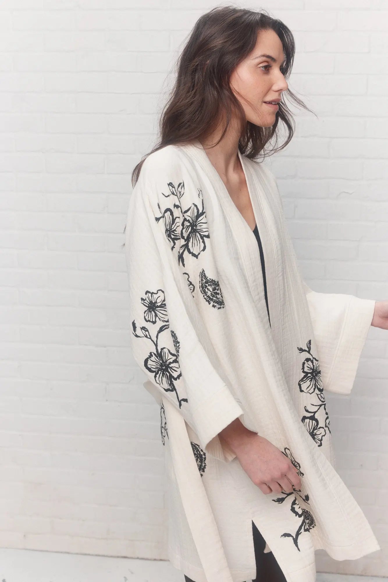 Kimono détente blanc ample avec imprimé | Idalia JOELLE Collection