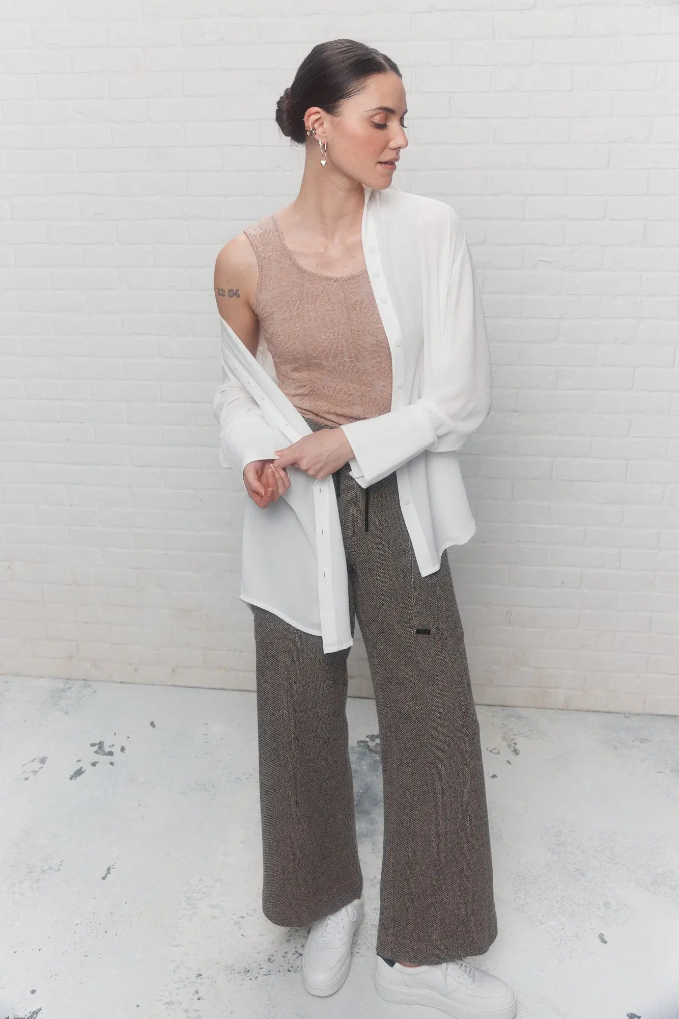 Camisole beige ajustée avec découpes | Juju JOELLE Collection