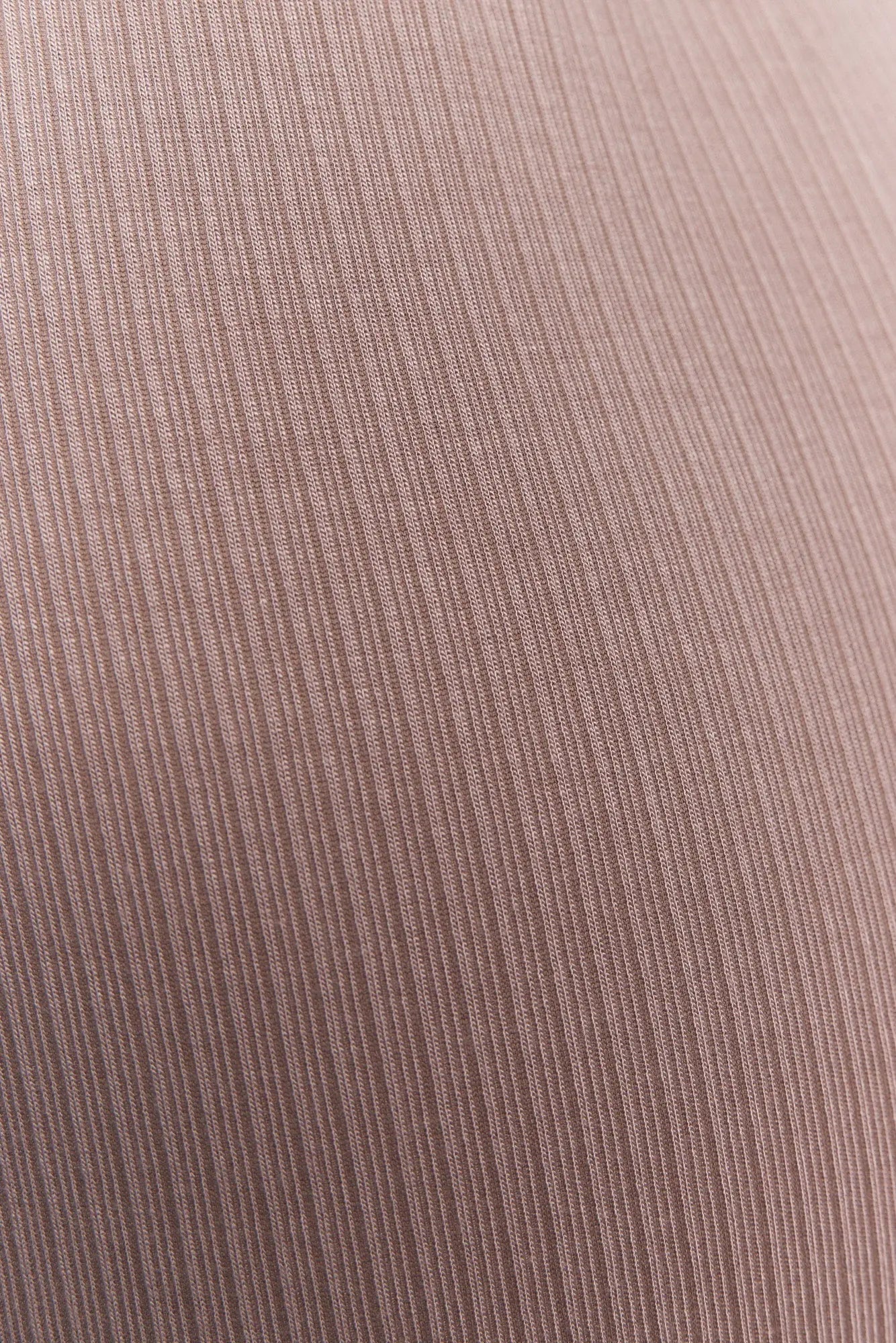 Robe longue marron pâle ouverte en U au dos | Shelley JOELLE Collection