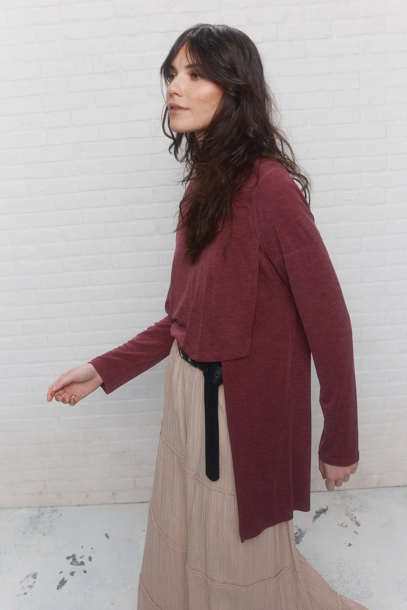 Chandail framboise texturé asymétrique | Terra JOELLE Collection