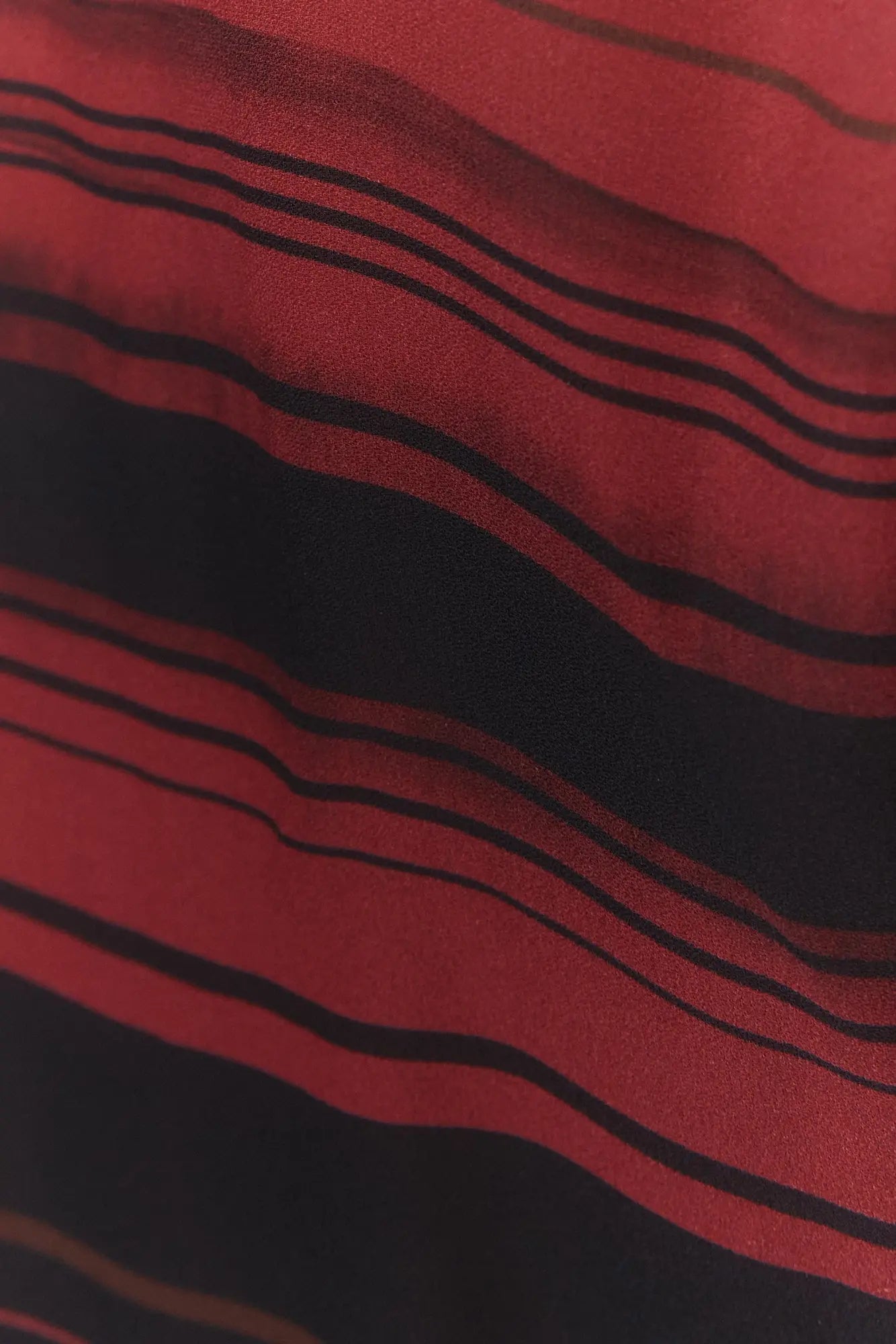 Robe longue à motif ligné noir et rose | Kennedy JOELLE Collection