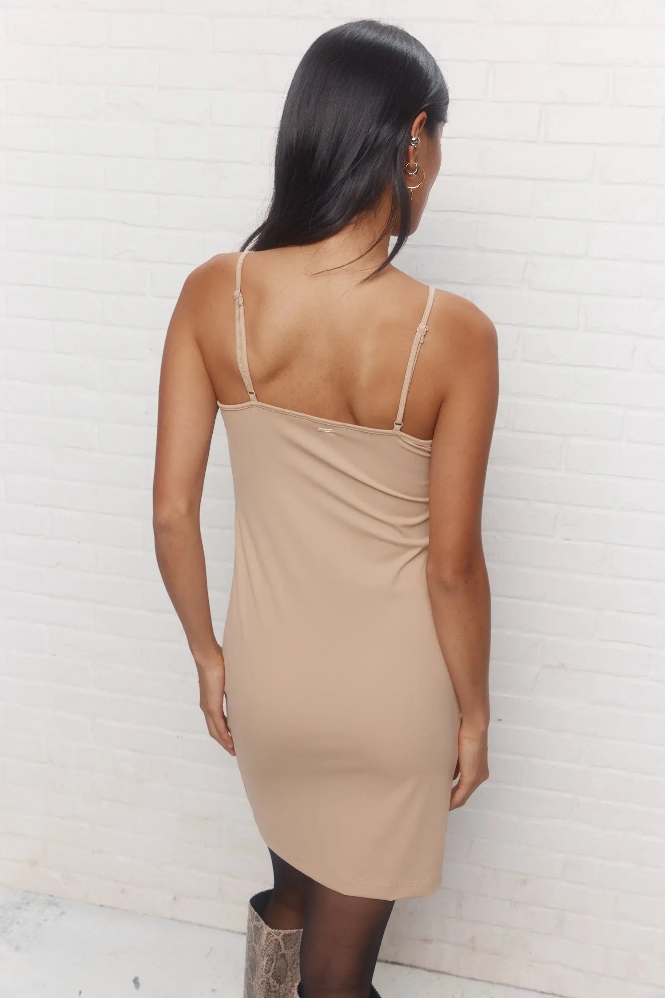 Robe nuisette beige à bretelles fines | Daniella JOELLE Collection