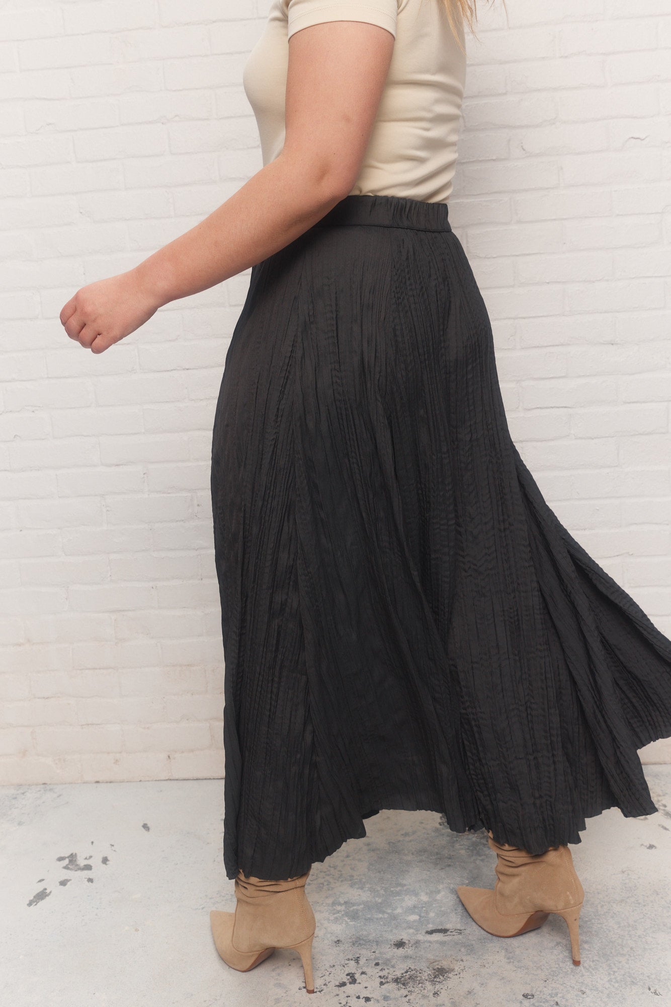 Nika | Long grey pleated skirt