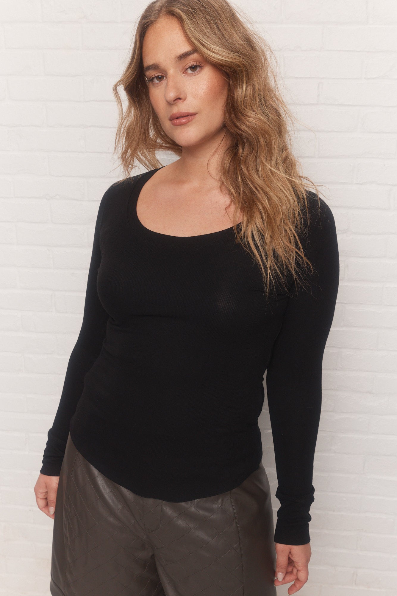 Pattie | Black fitted sweater