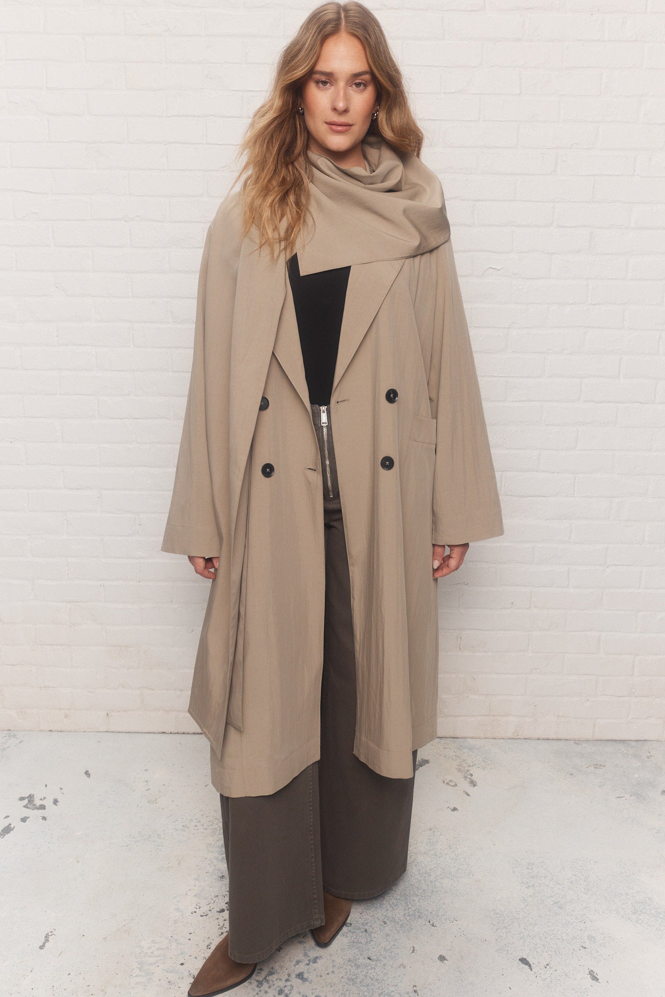 Flench | Veste beige avec foulard intégré