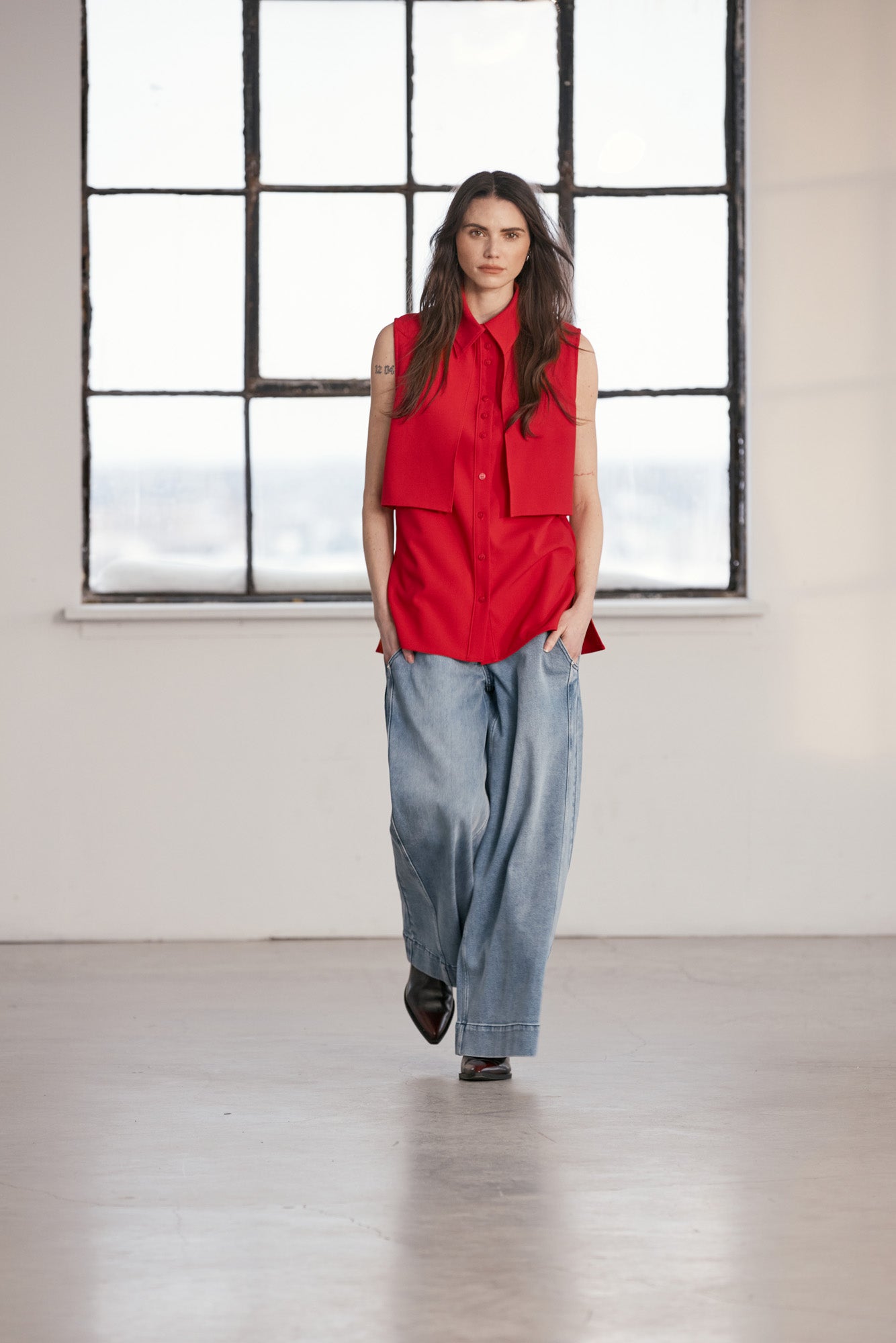 Claire | Sleeveless red shirt