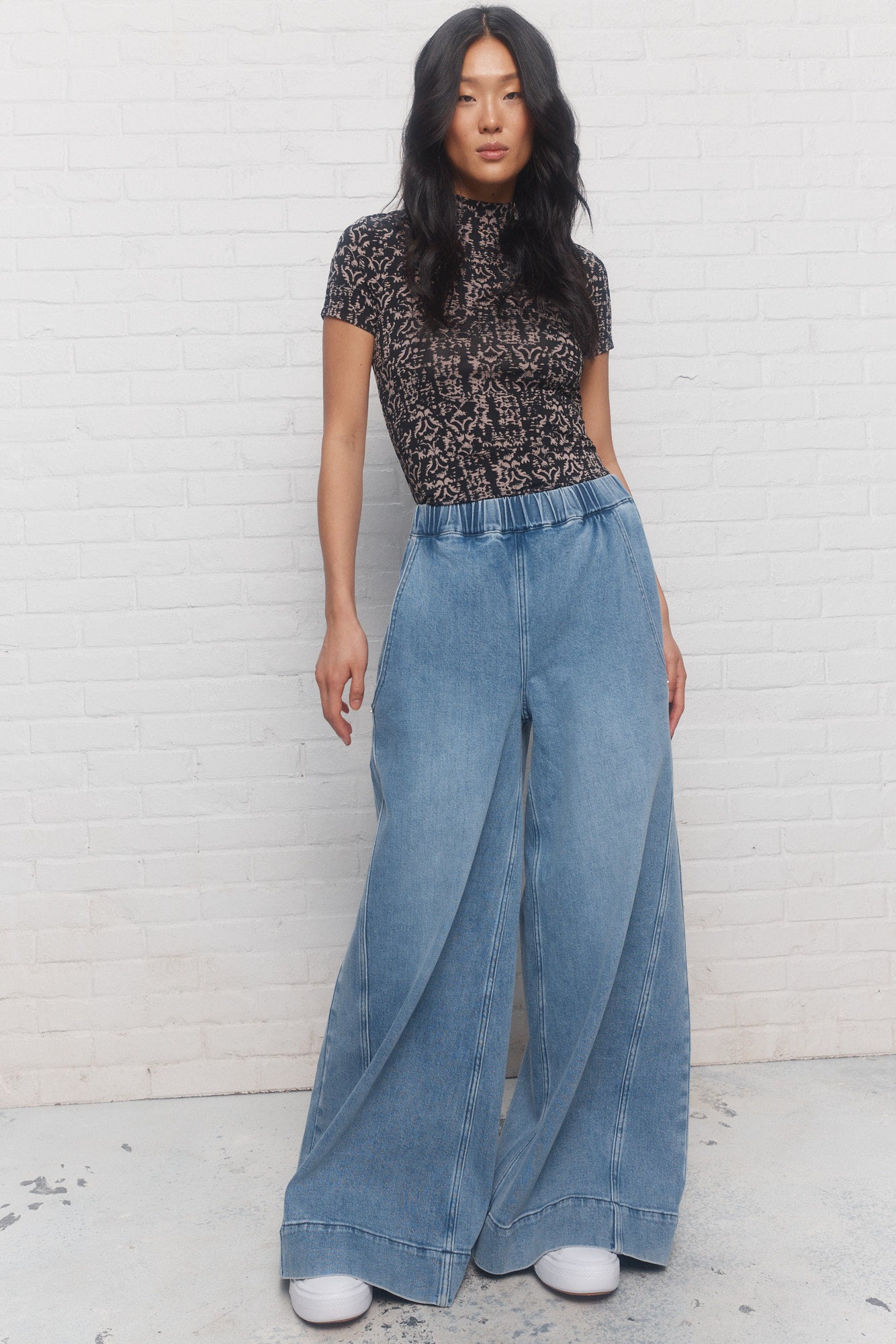 Calm | Chandail noir et beige à manches courtes