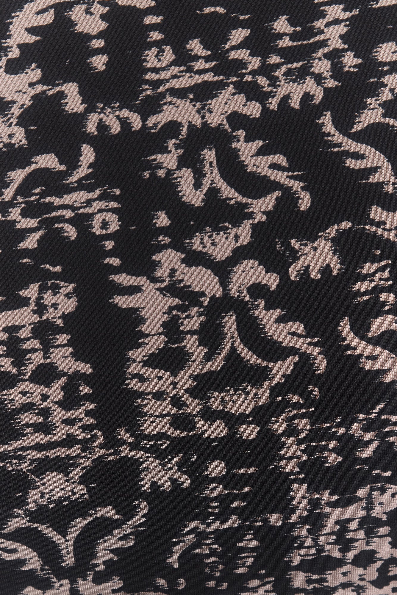 Calm | Chandail noir et beige à manches courtes