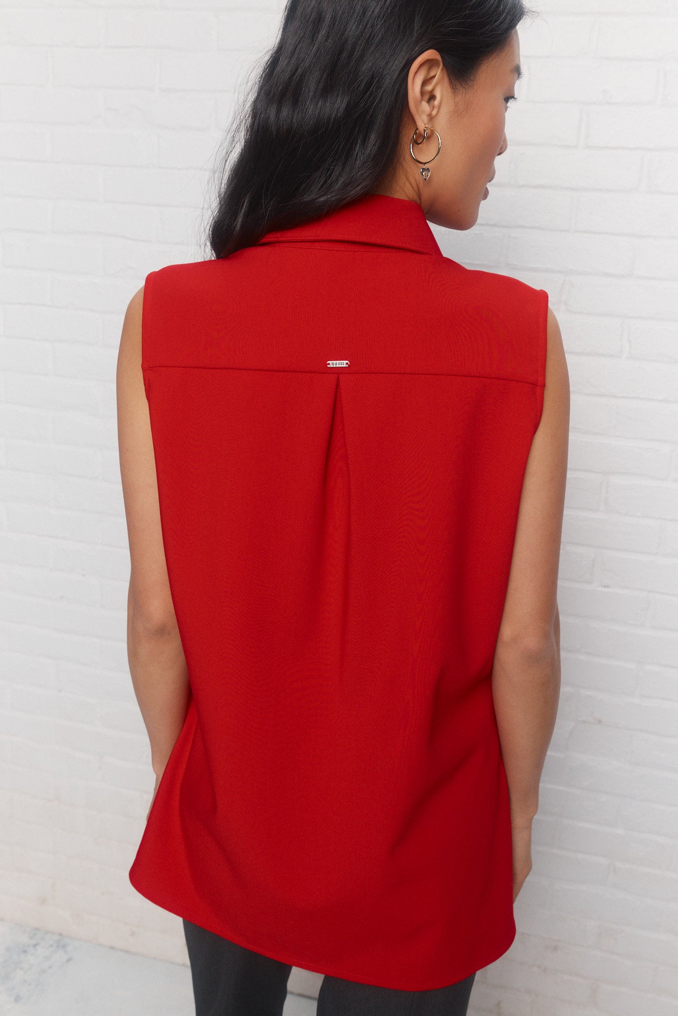 Claire | Sleeveless red shirt