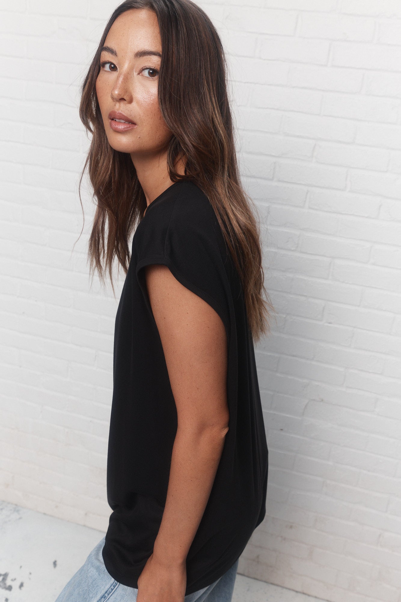 Emy | The black V-neck sweater