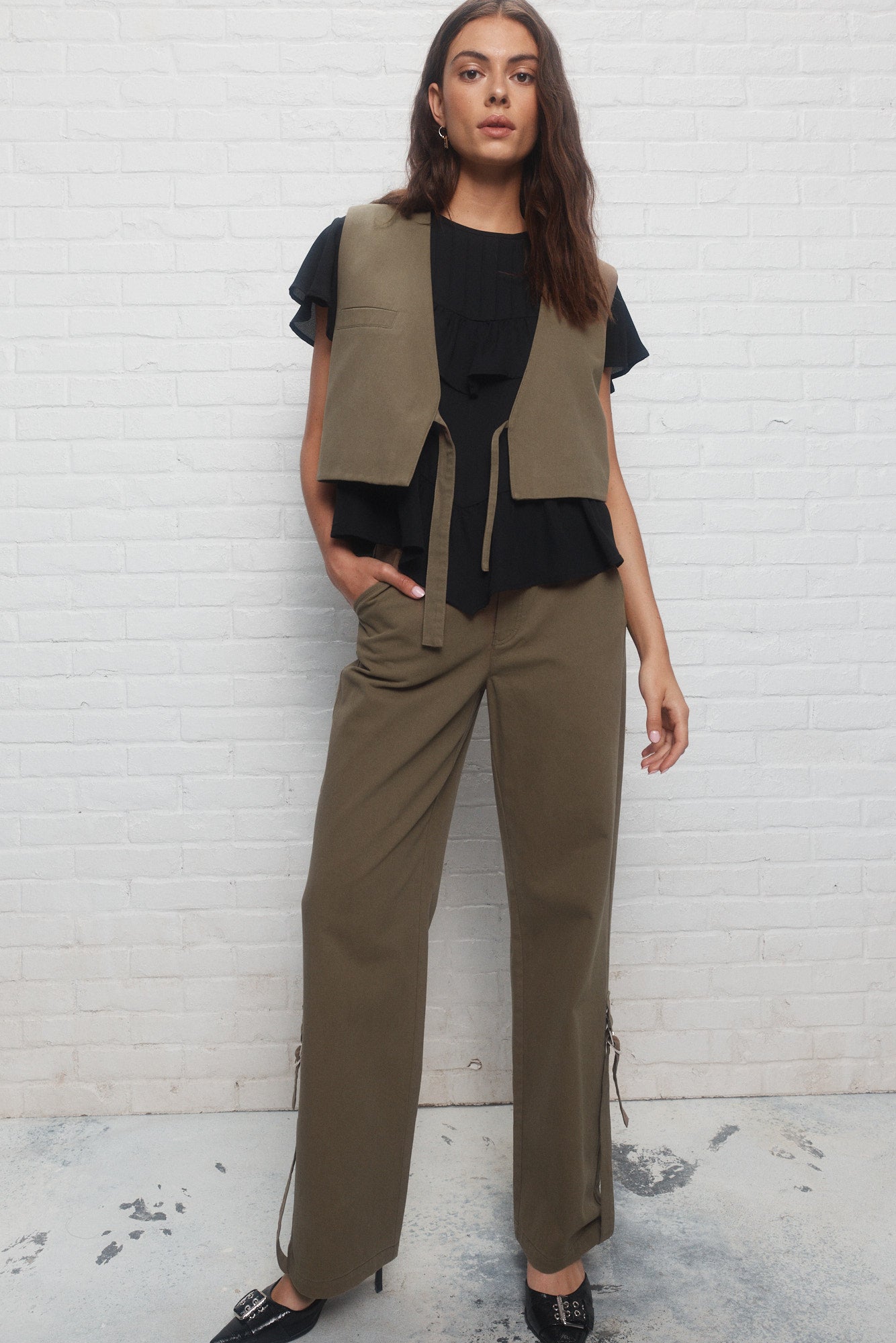 Gigi | La veste verte asymétrique sans manches