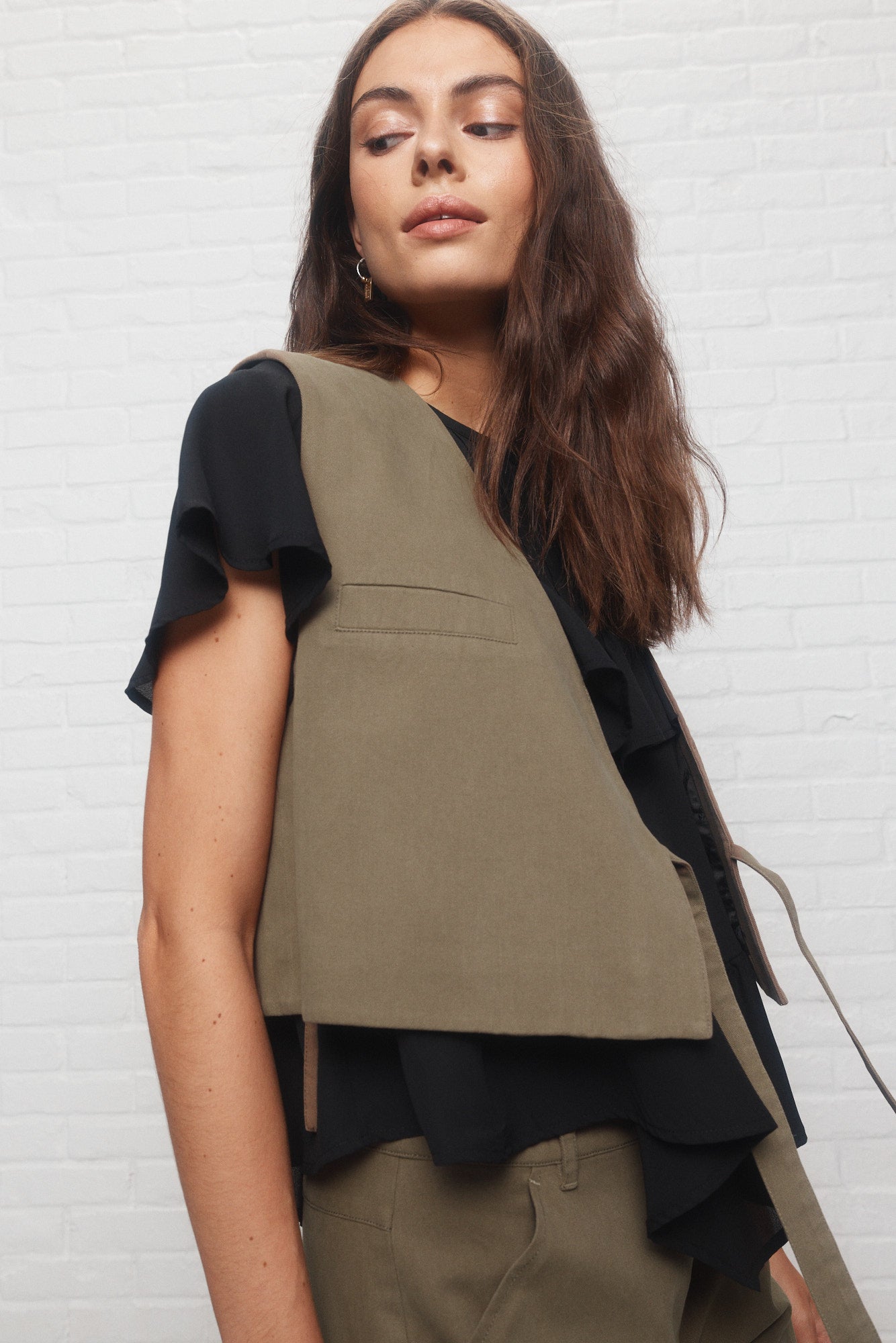 Gigi | La veste verte asymétrique sans manches