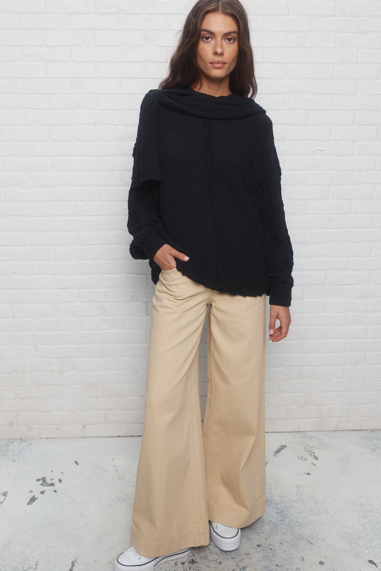 Waris | The black textured hoodie