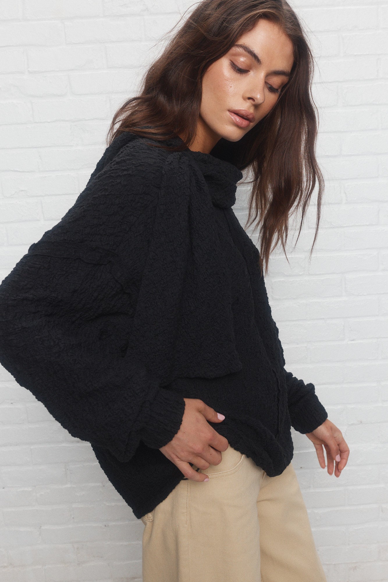 Waris | The black textured hoodie