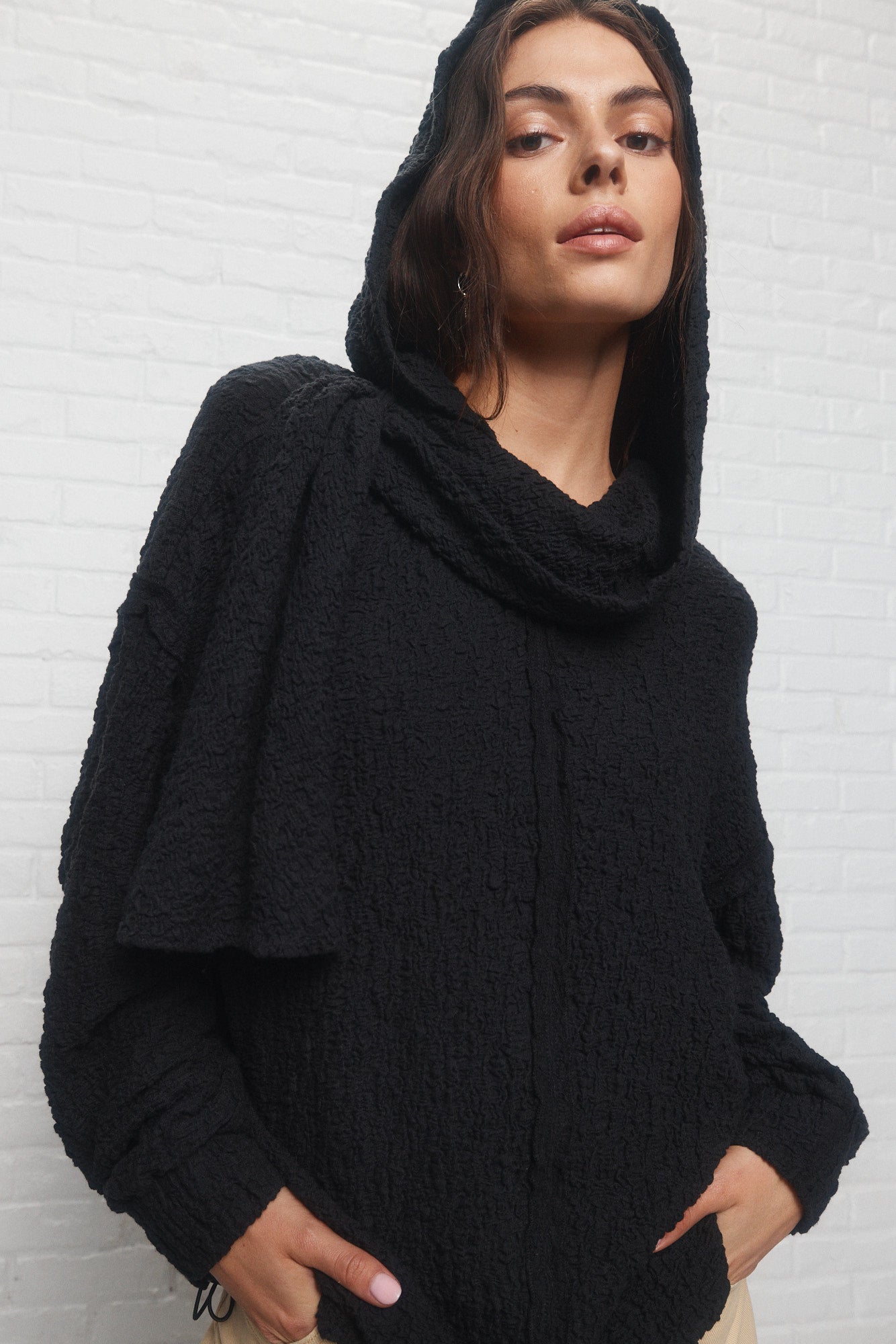 Waris | The black textured hoodie