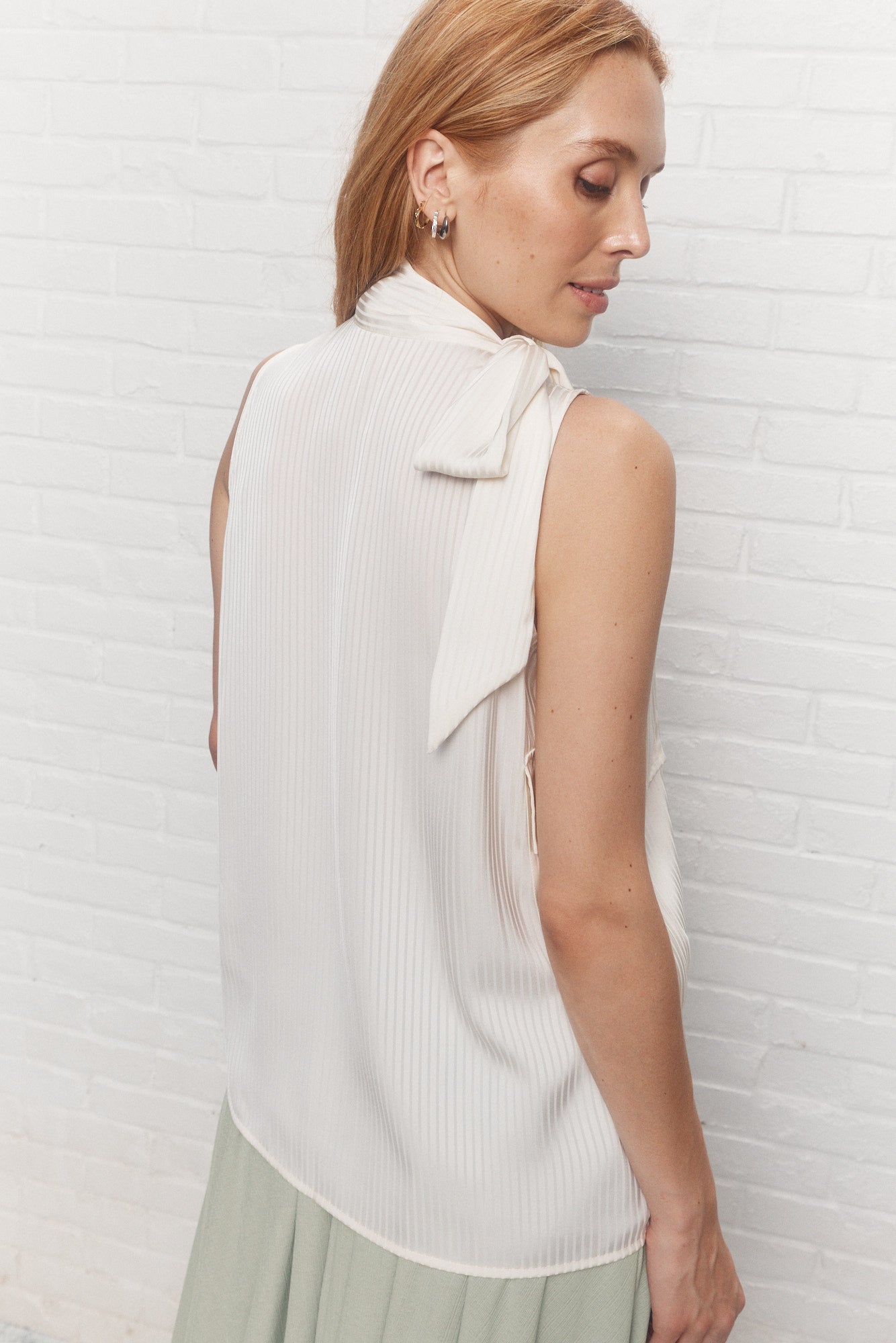 Kalzo | Sleeveless blouse with bow in ivory