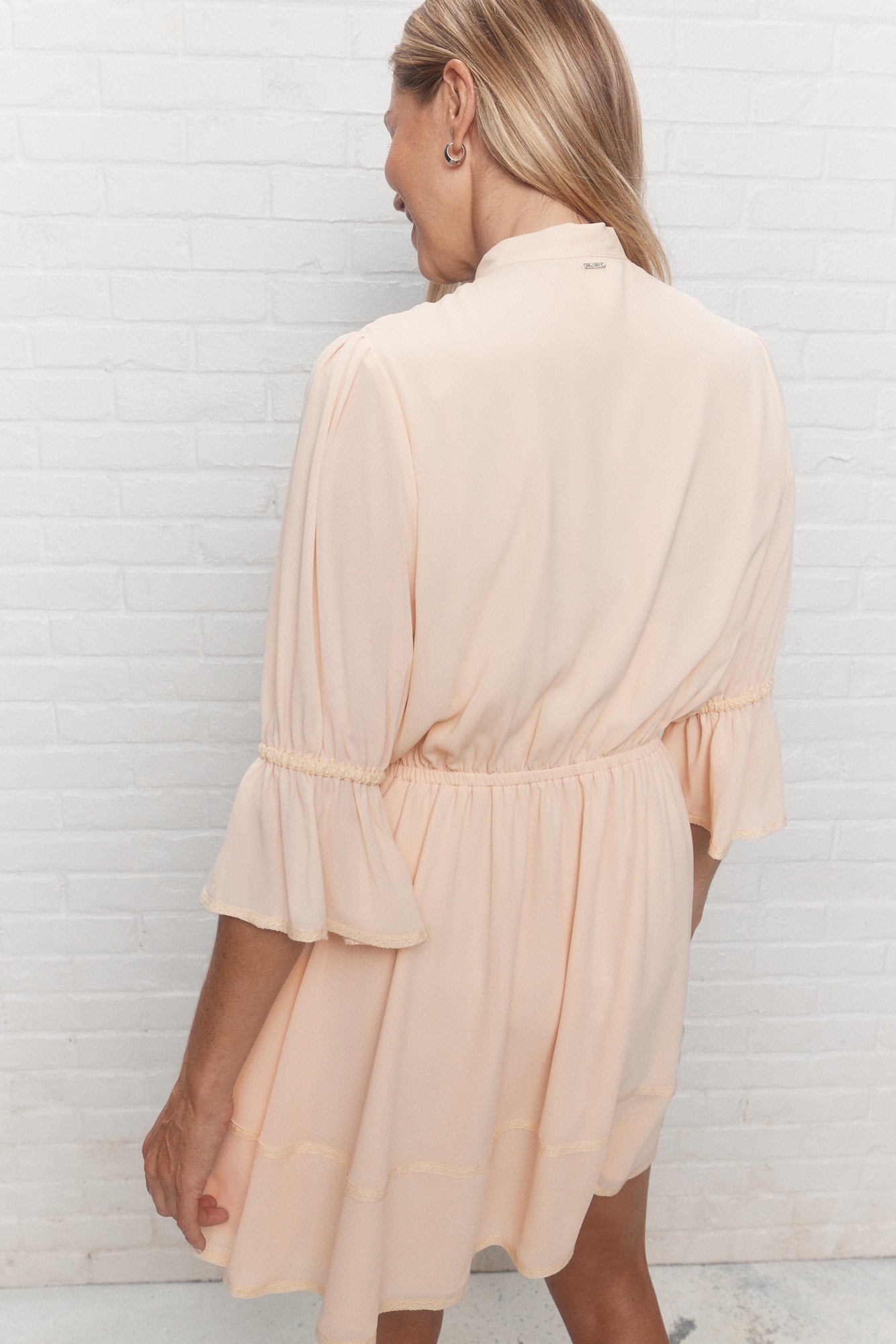 Sierra | Robe crème à col lavallière