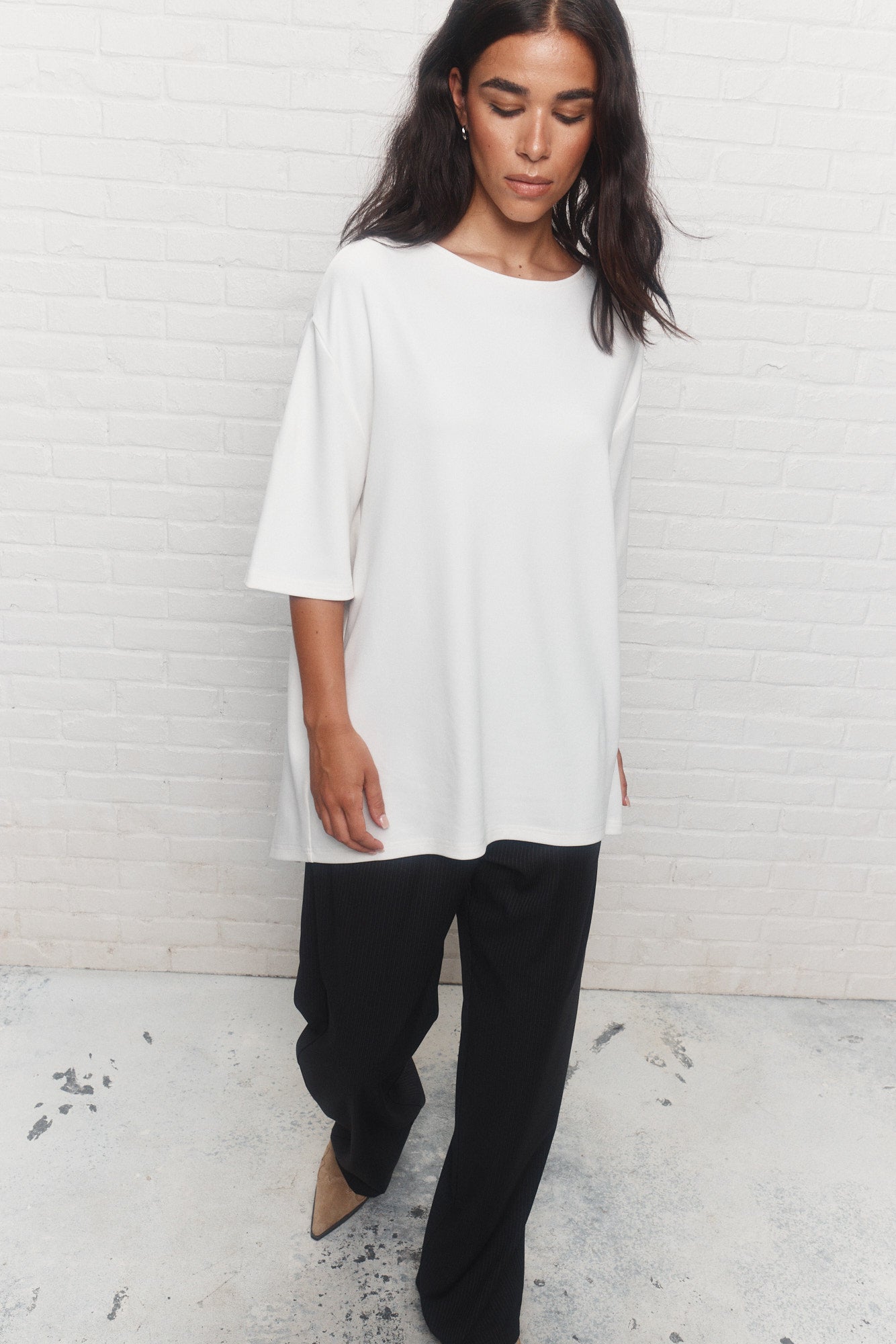 Theo | White top with open back