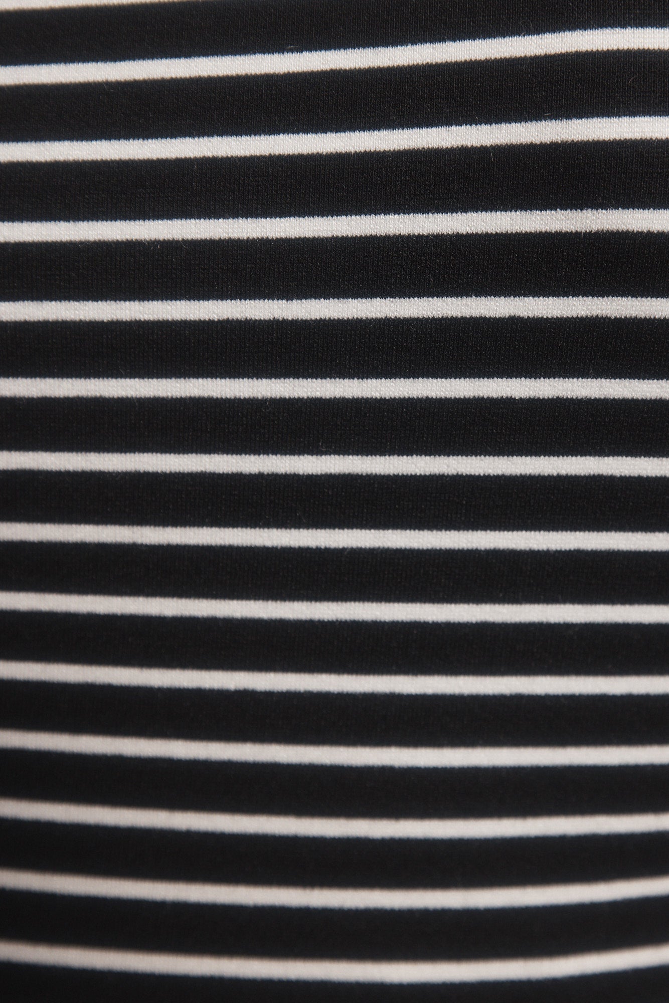 Bela | T-shirt noir à rayures blanches