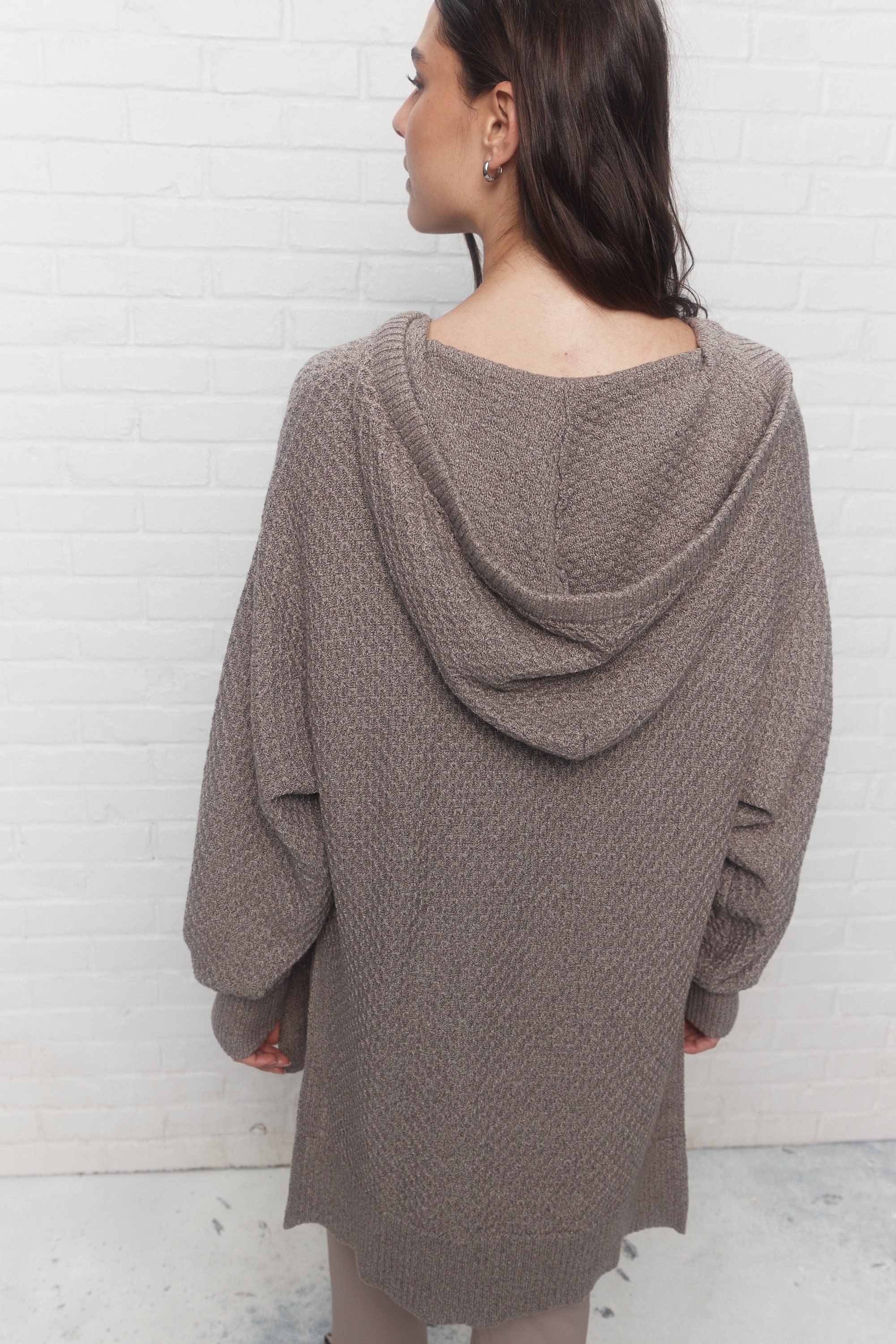 Annick | Chandail gris à capuchon