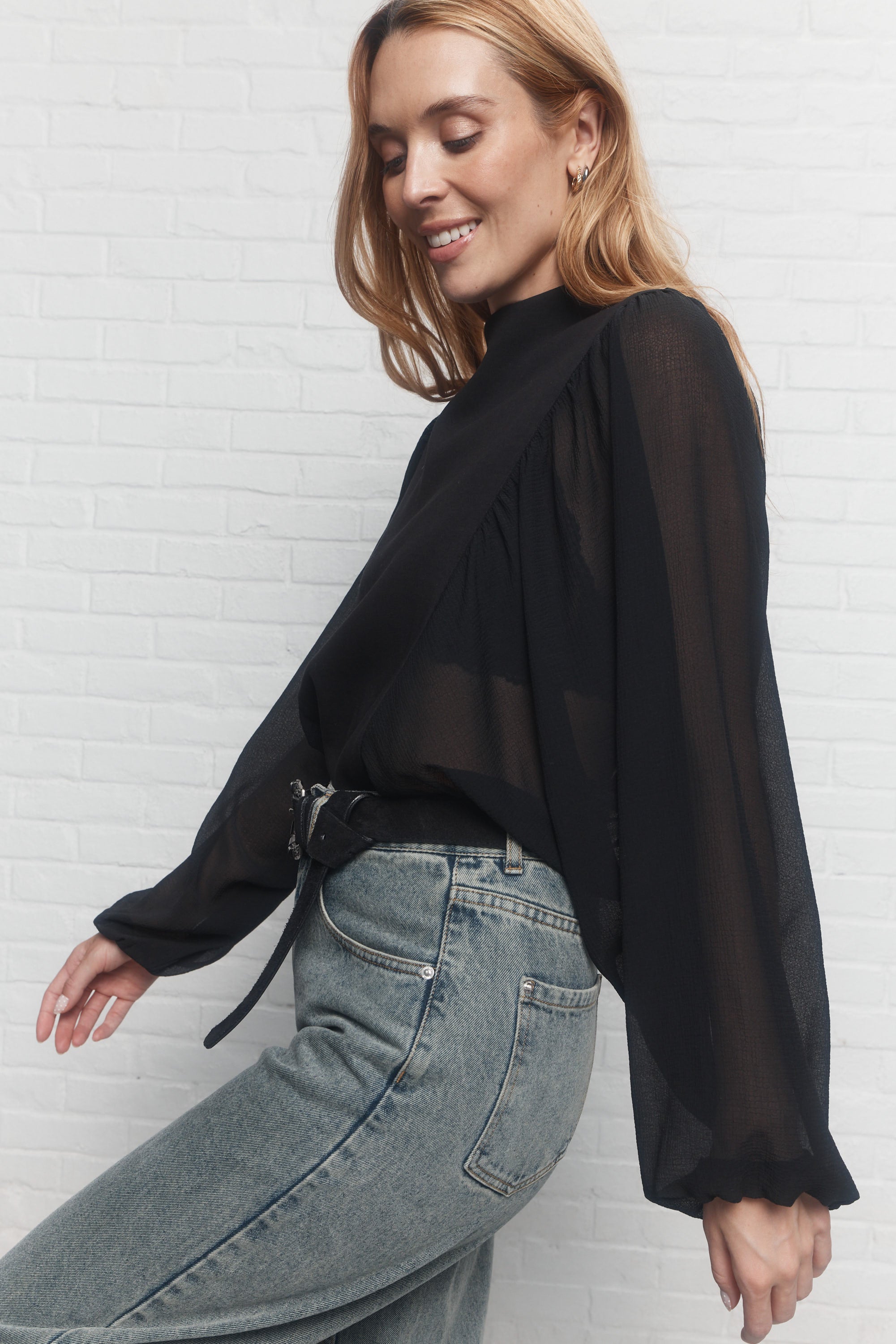 Nova | Chandail noir manches à transparentes