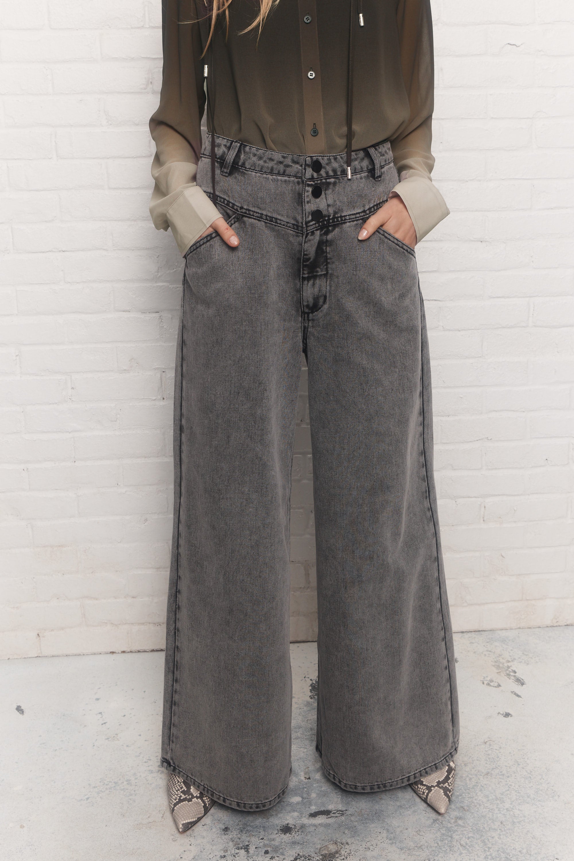 Ruby | Washed grey jeans