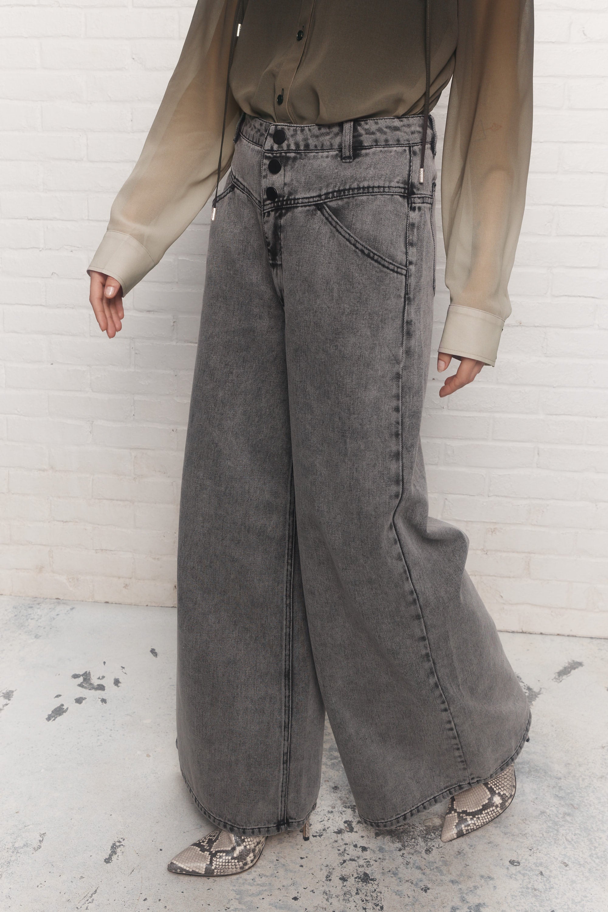 Ruby | Washed grey jeans