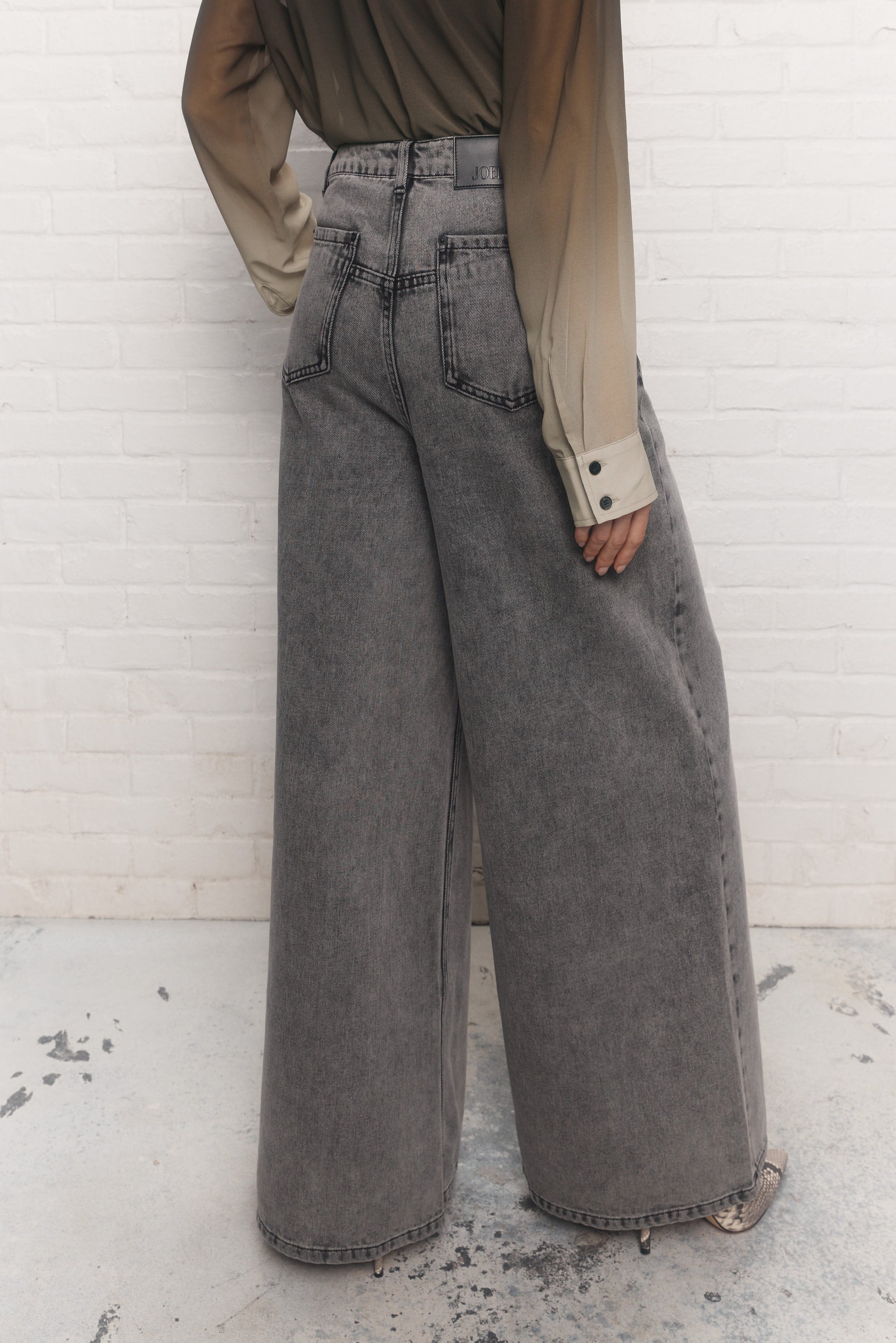 Ruby | Washed grey jeans