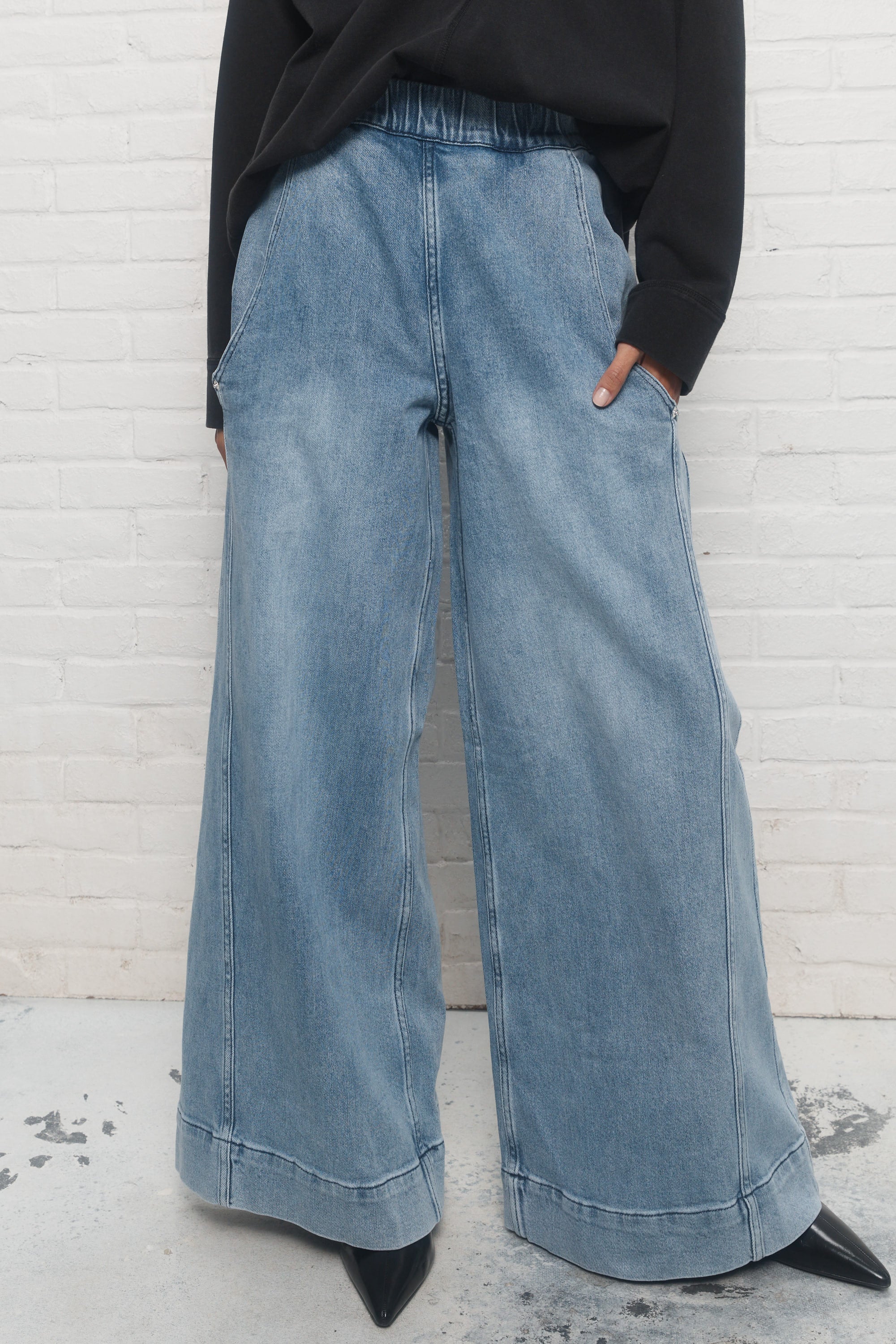 Phoenix | Faded blue jeans