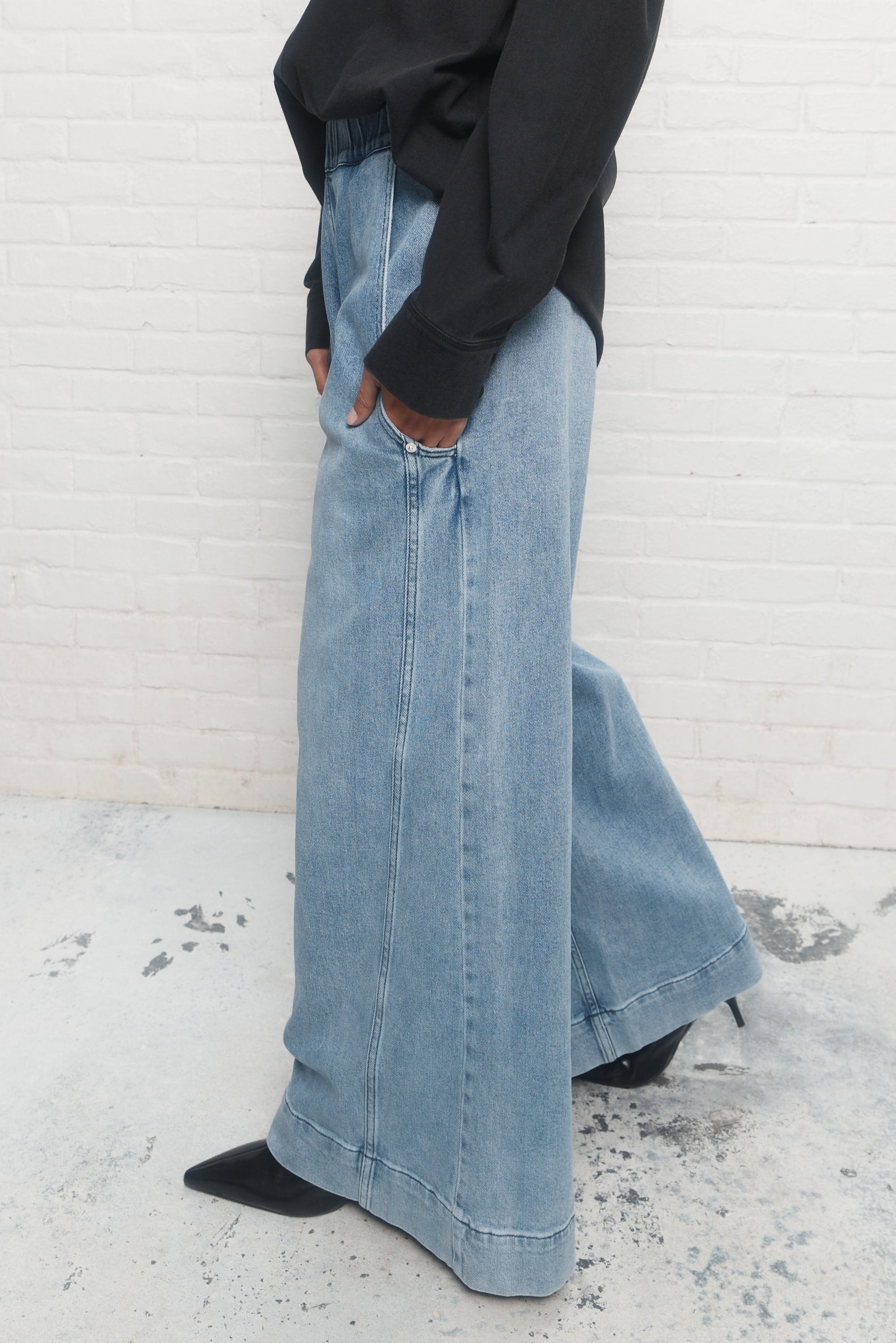 Phoenix | Faded blue jeans