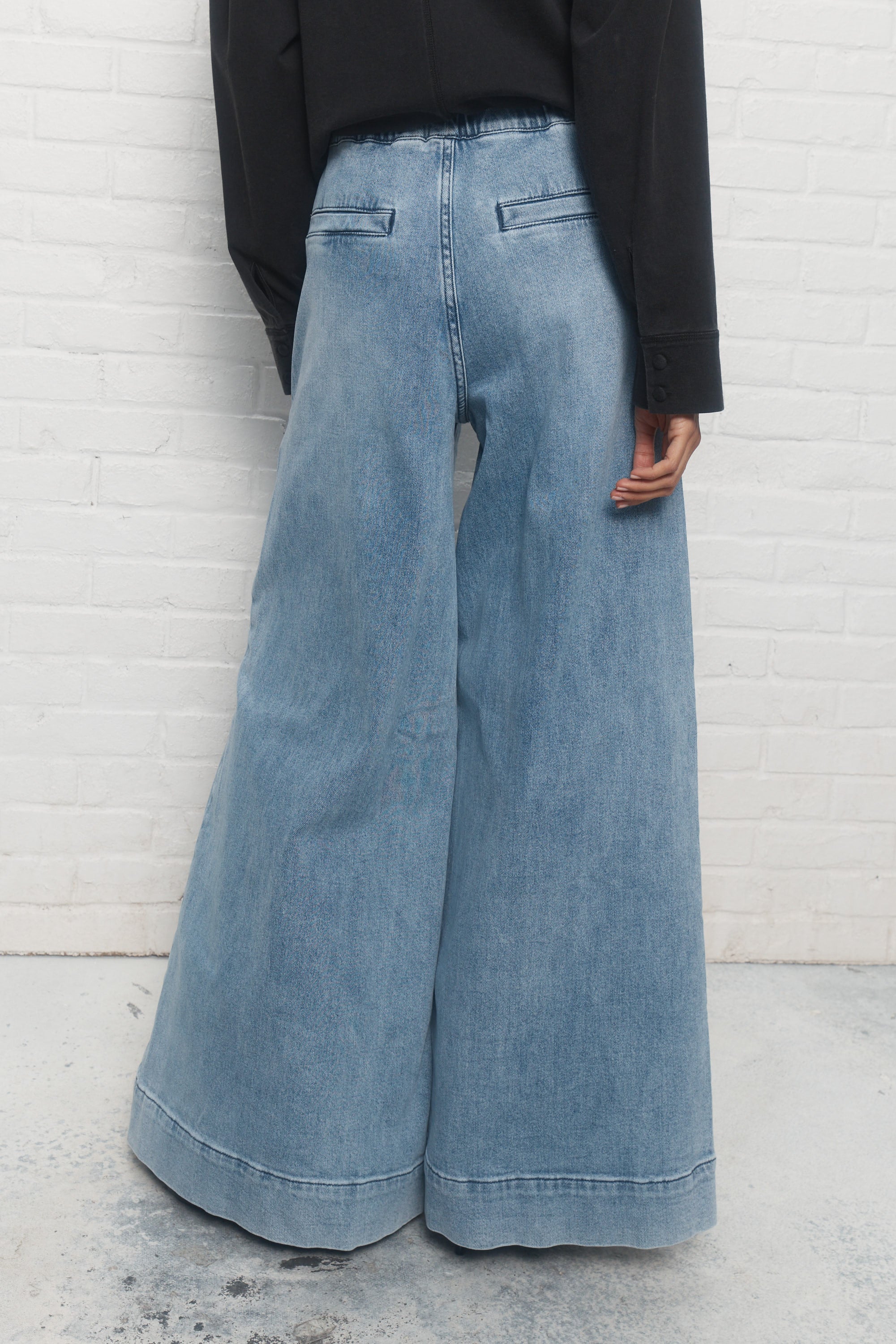 Phoenix | Faded blue jeans