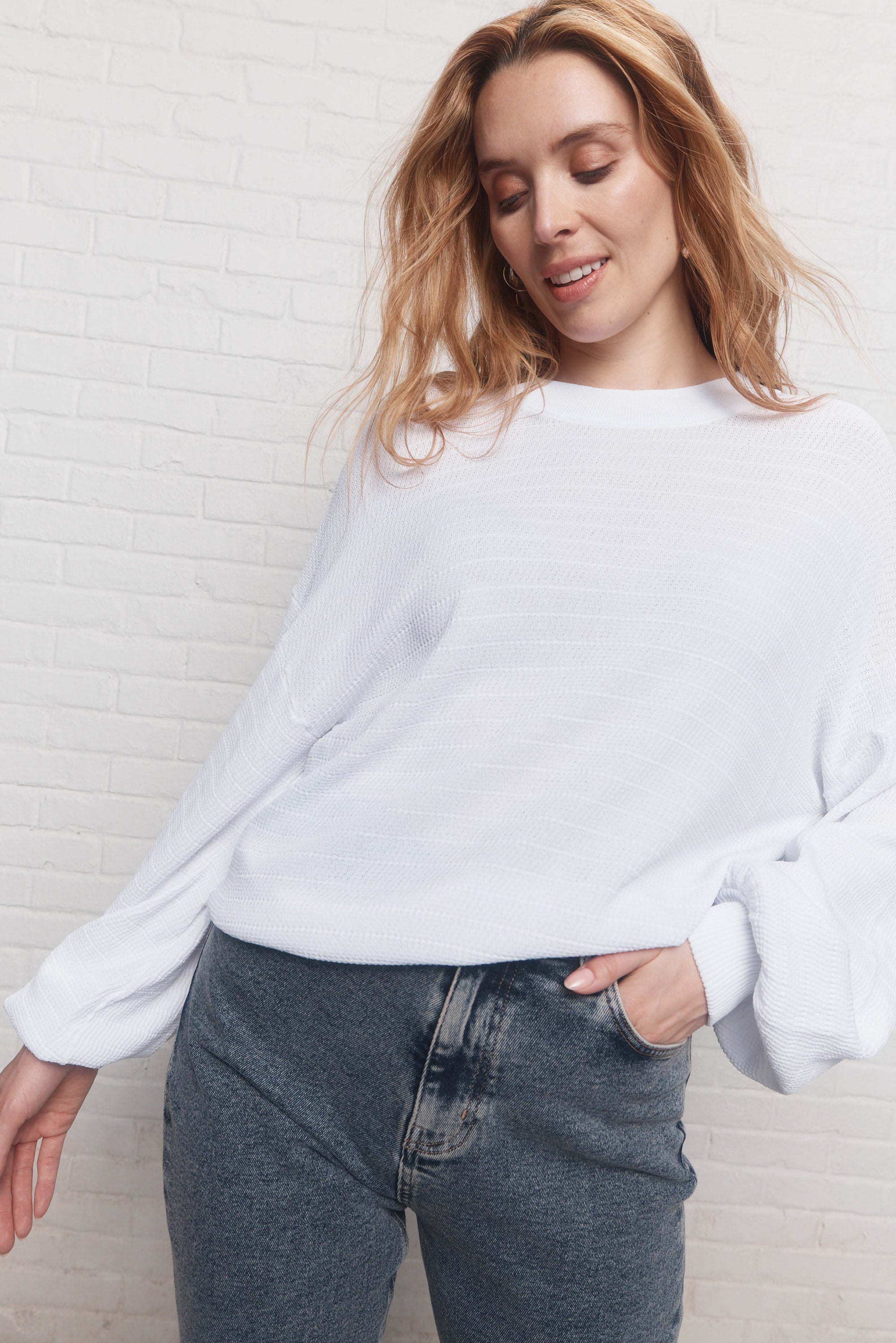 Autumn | White sweater with balloon sleeves