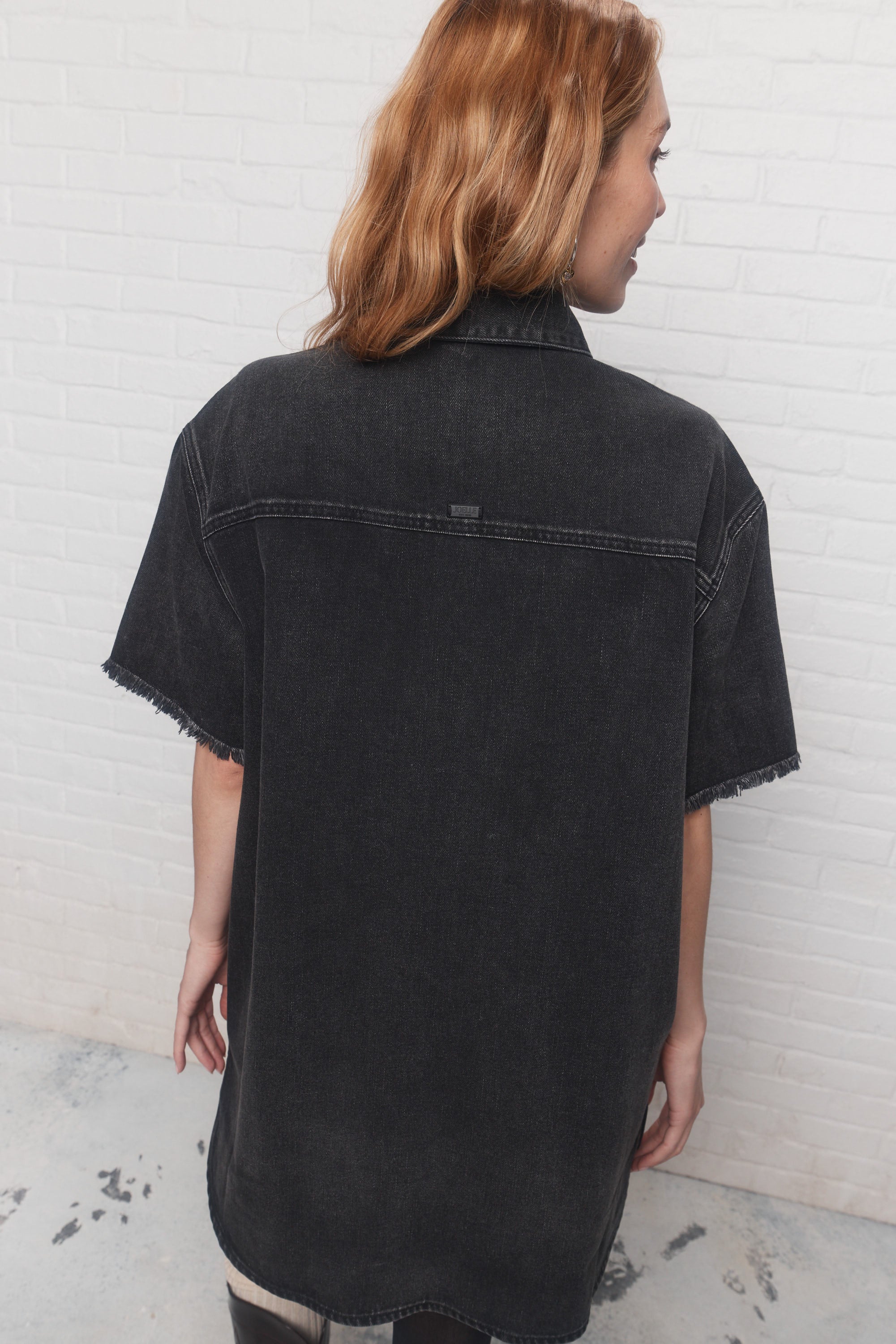 Marcia | La robe-chemise noire en denim
