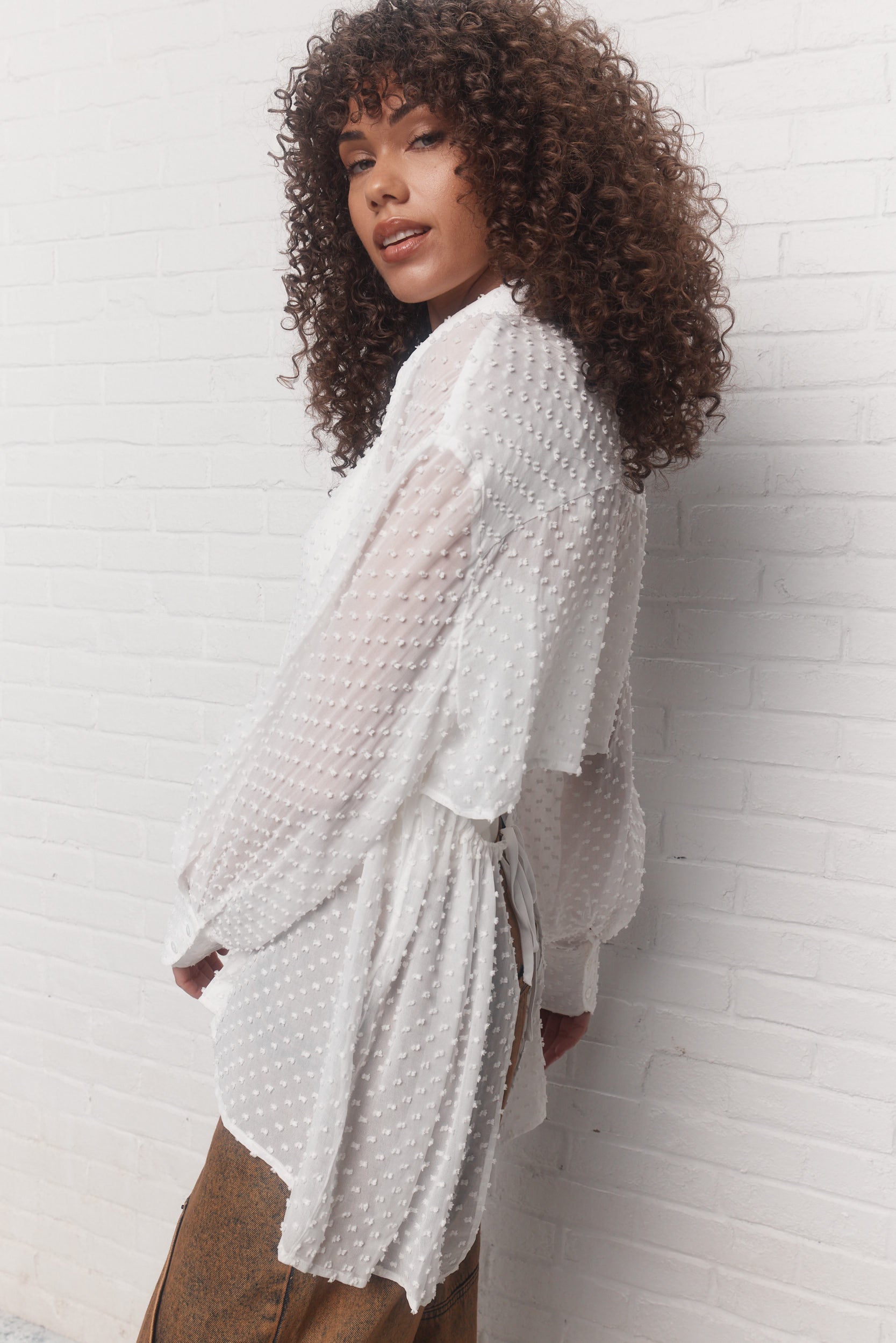 Delaney | Chemise blanche ouverte au dos