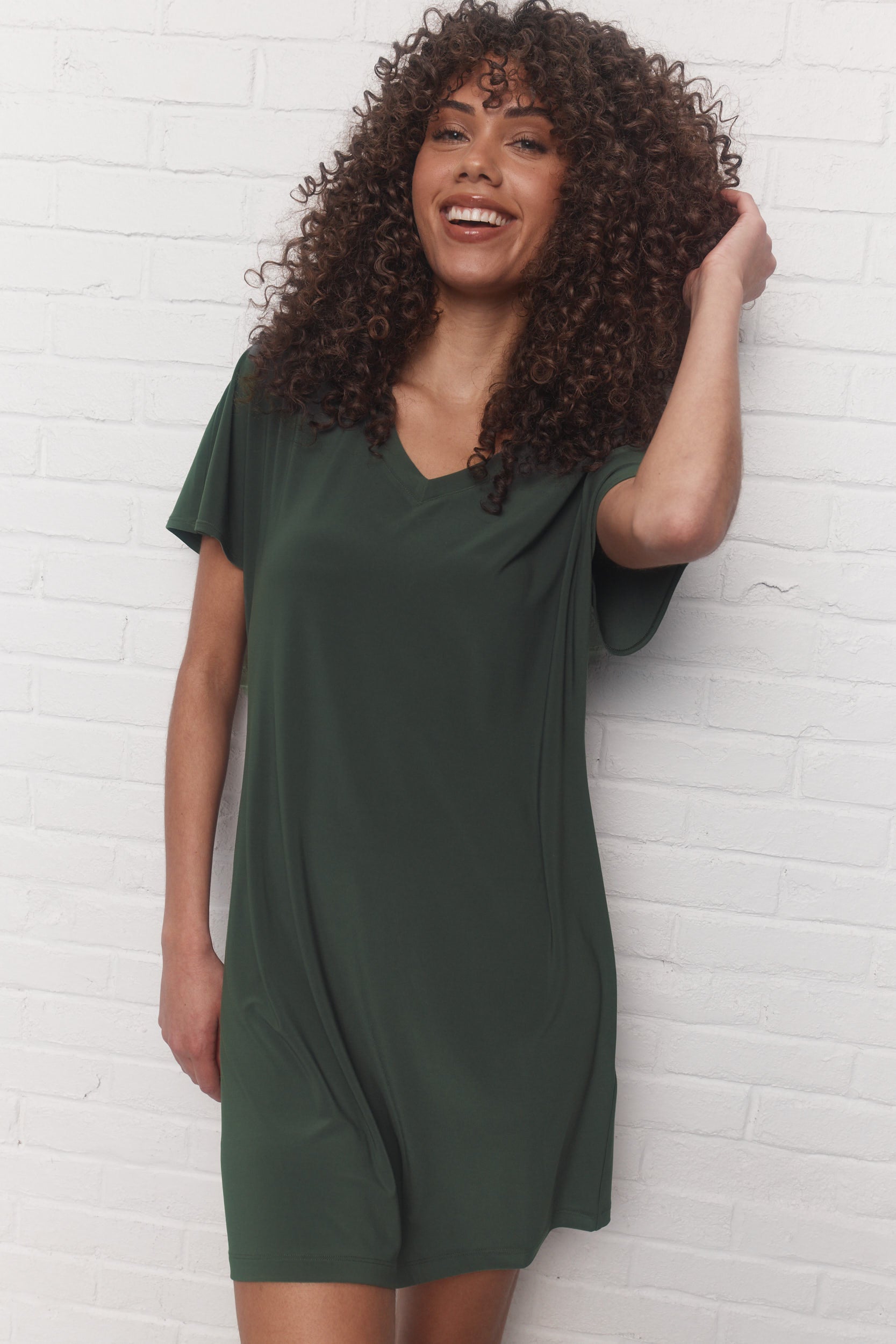 Flo | La robe verte à col en V