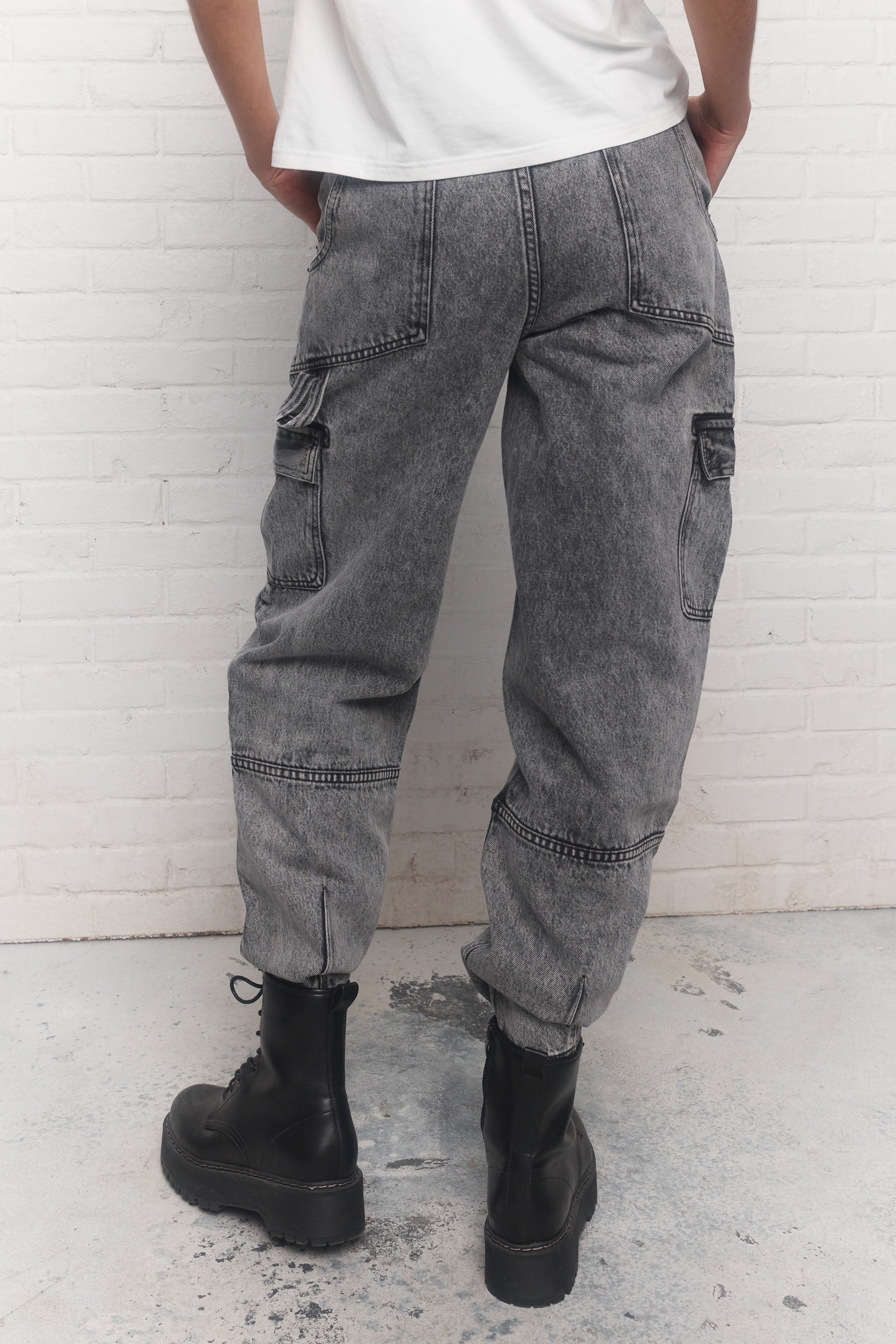 Janet | The faded gray balloon-fit jeans