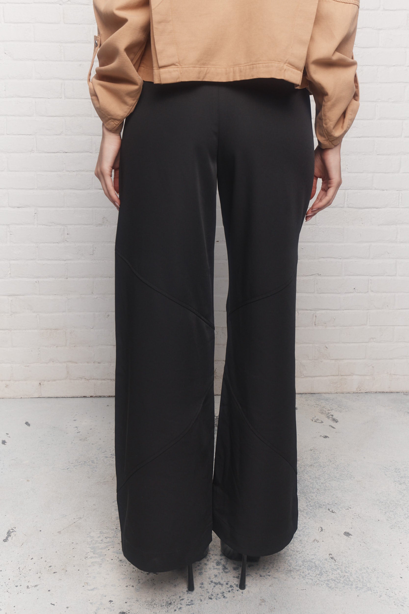 Nomo | Pantalon noir jambe ample
