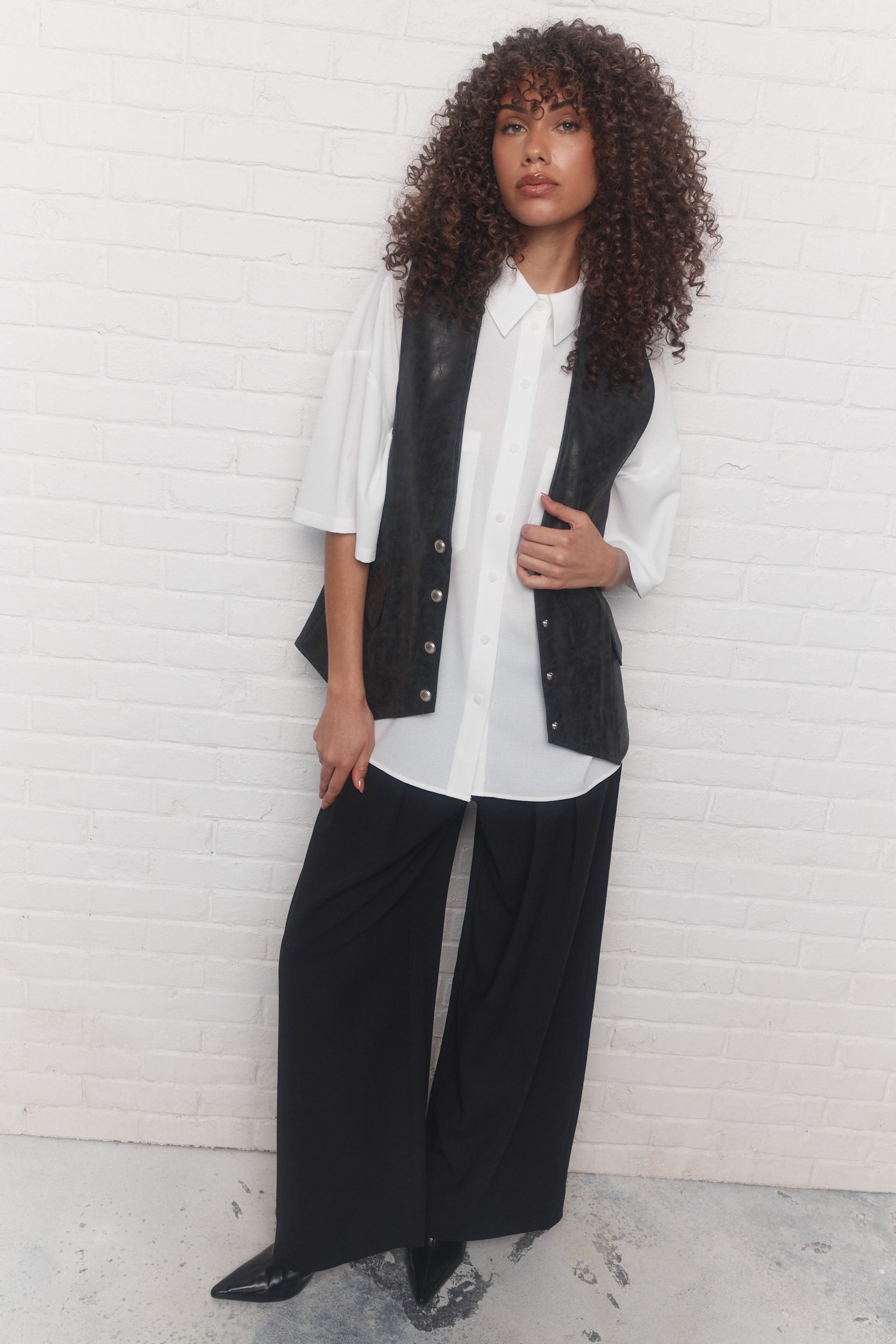 Pacino | Sleeveless jacket in black faux leather