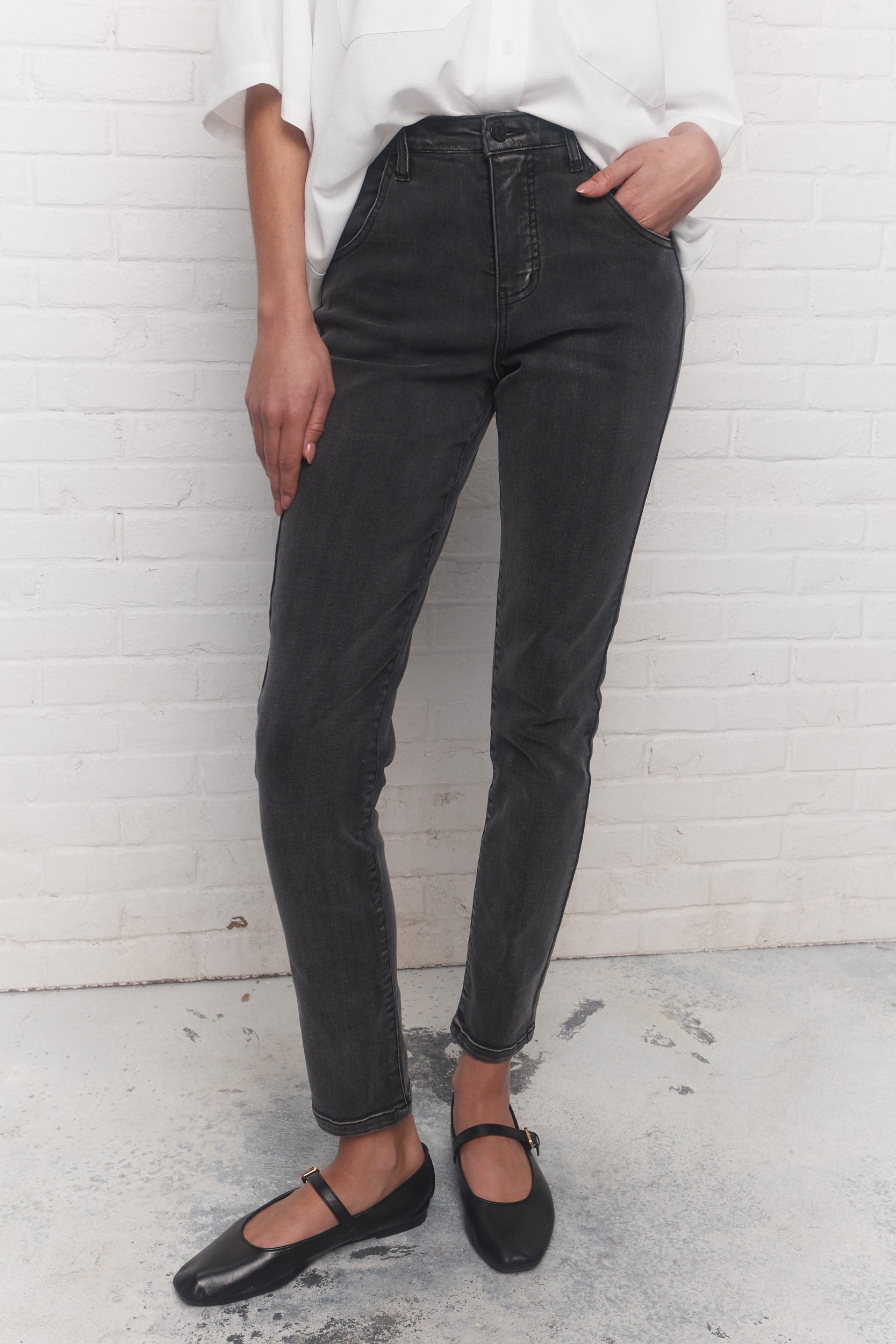 Philippine | Washed black jeans
