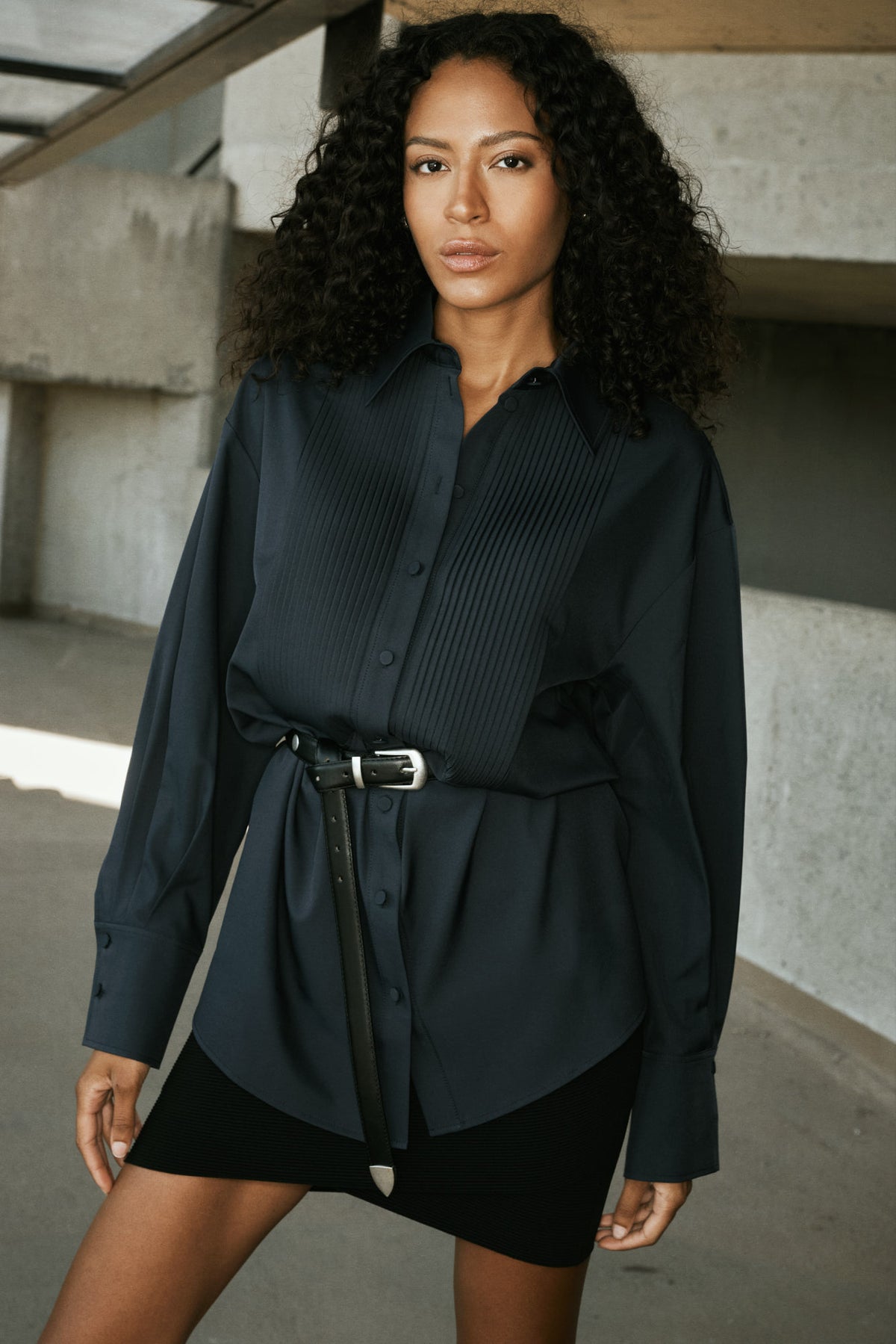 Gozen | Chemise ample marine à détails plissés