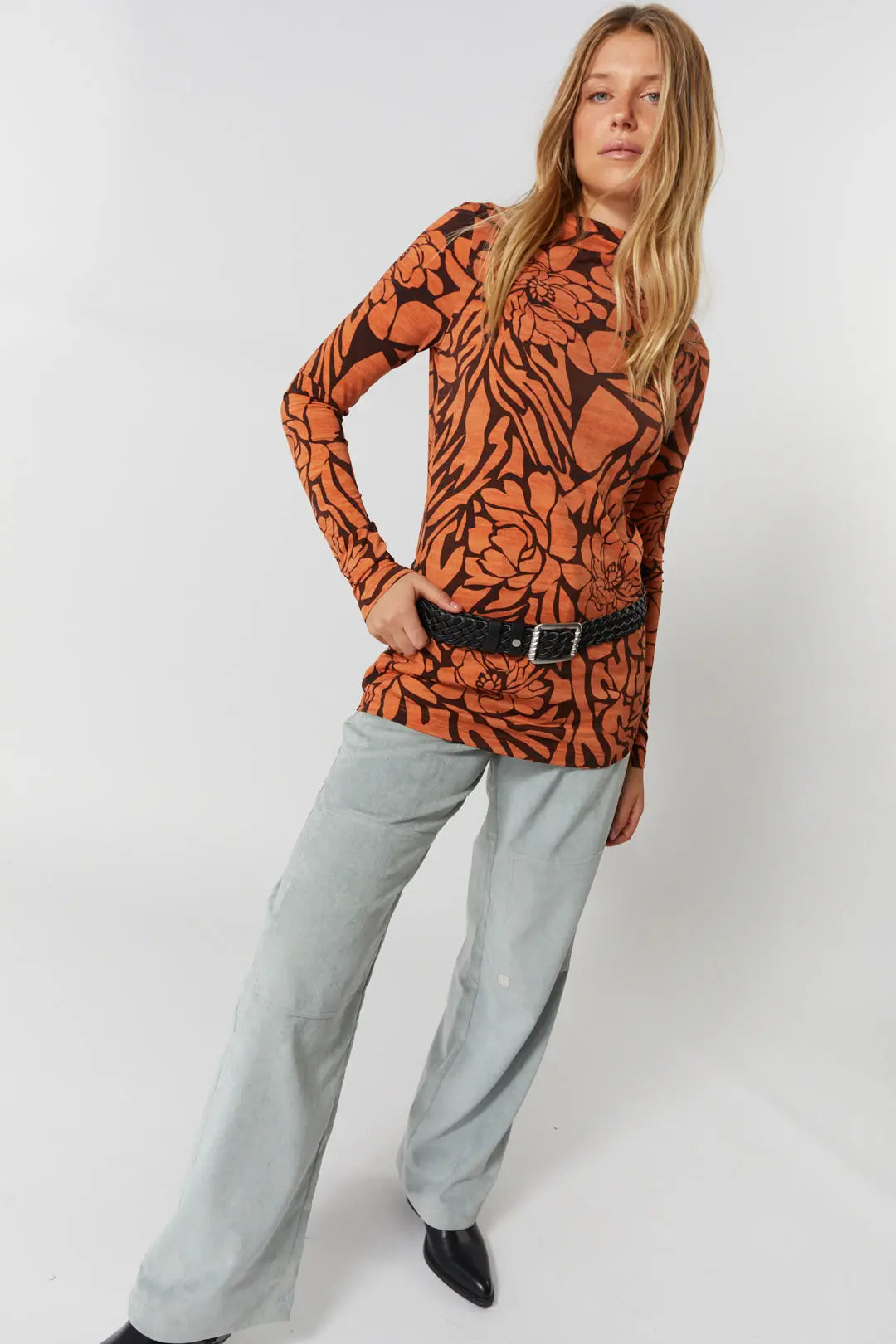 Chandail à motifs floraux orange | Nolan JOELLE Collection