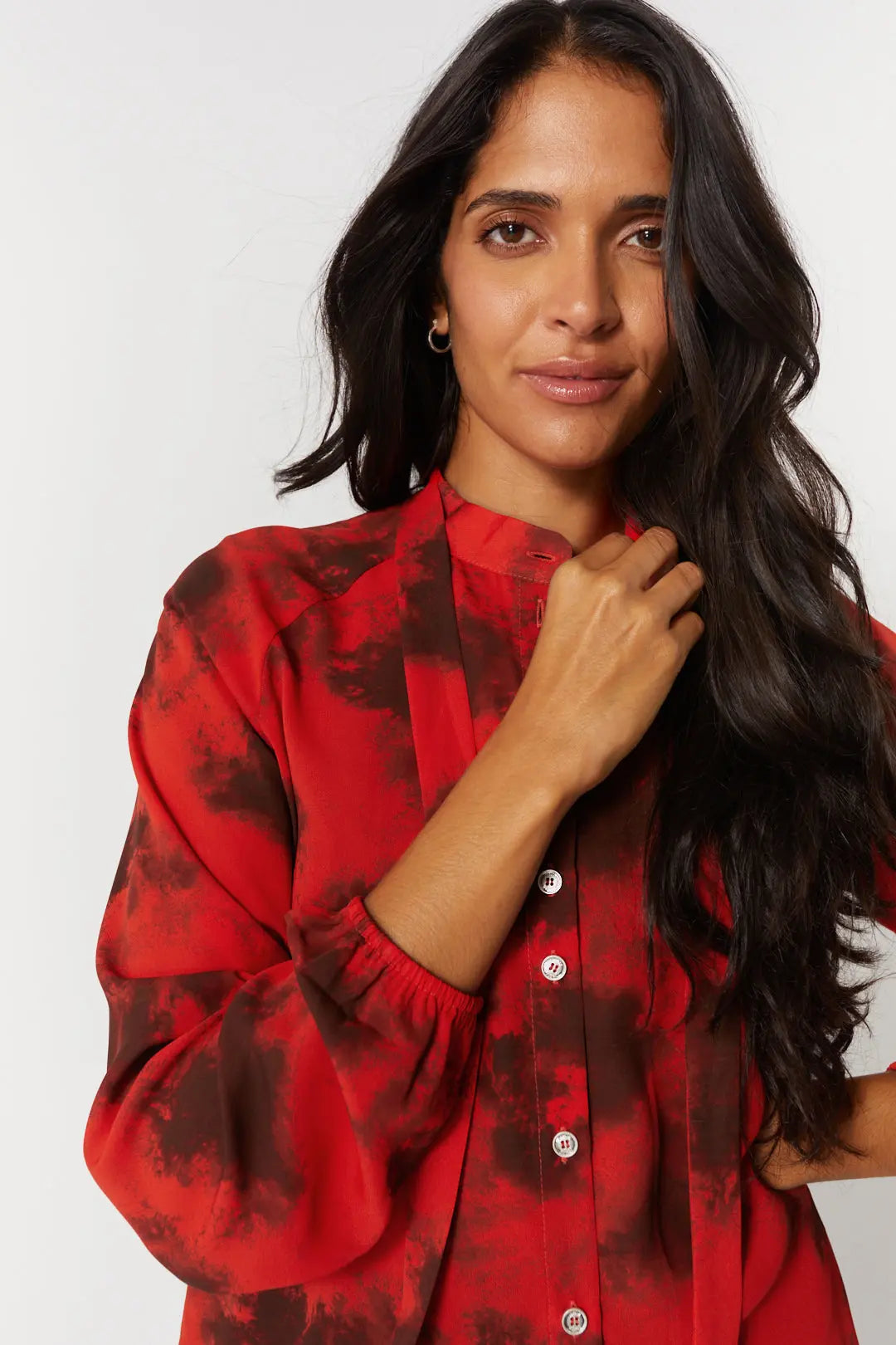Chemise rouge tie-dye foulard intégré | Emna JOELLE Collection