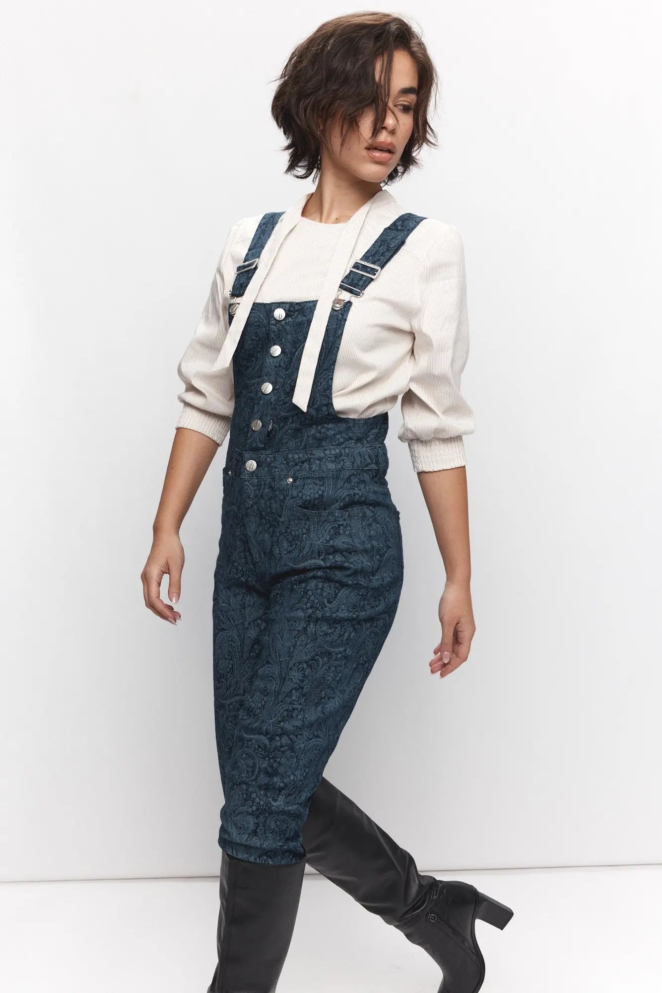 Salopette noire motifs paisley en denim | Serac JOELLE Collection