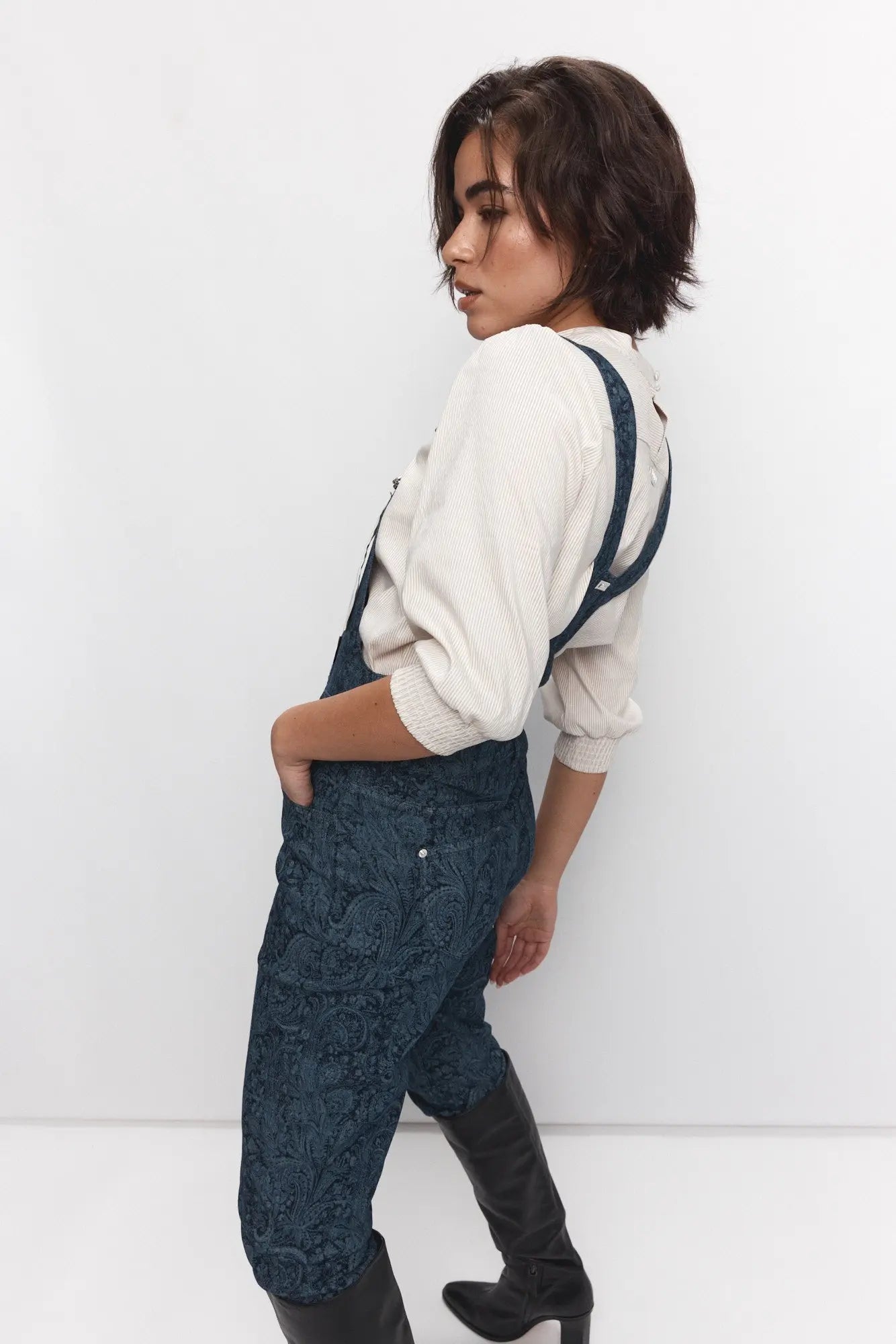 Salopette noire motifs paisley en denim | Serac JOELLE Collection