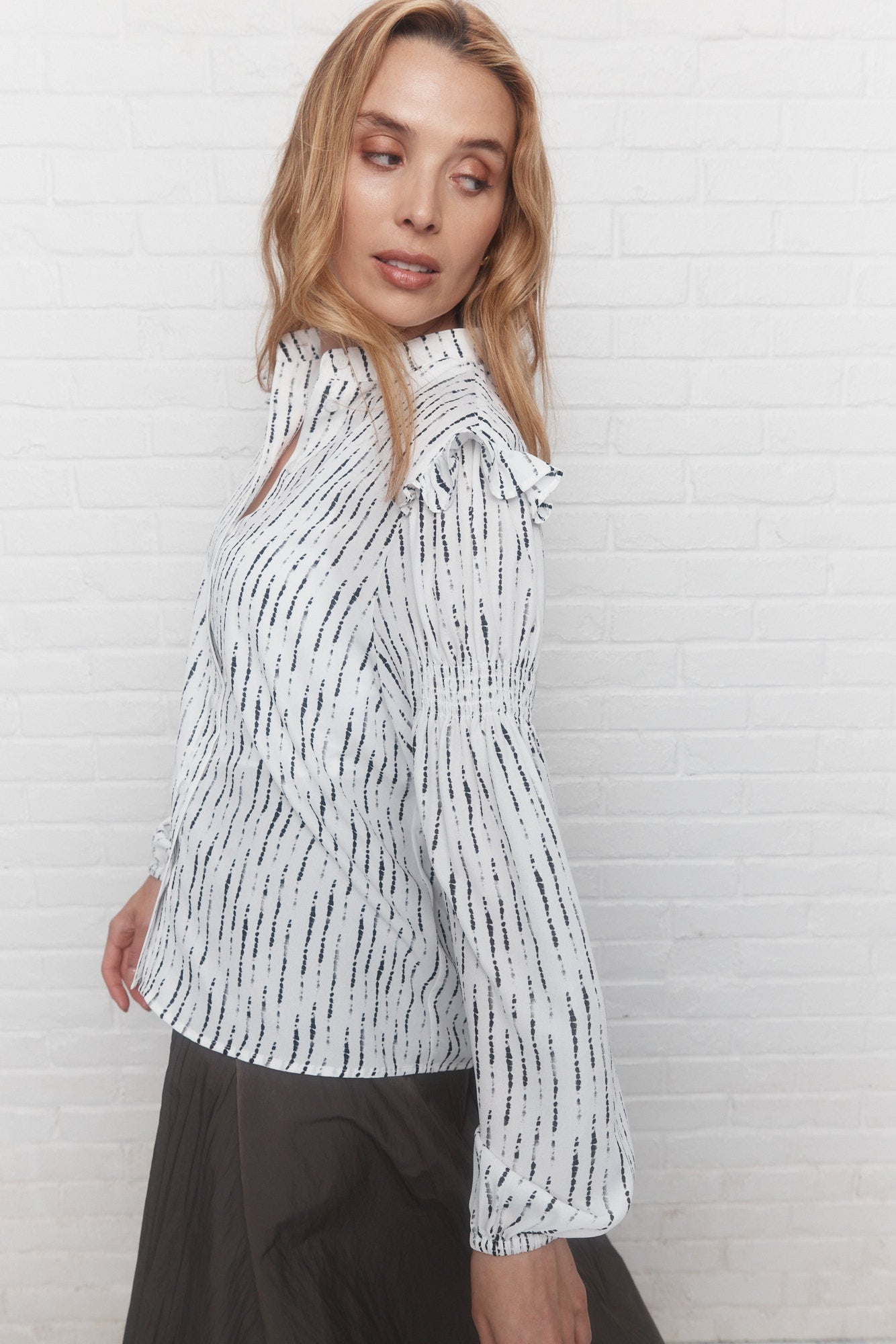 Quincy | White and black shirt