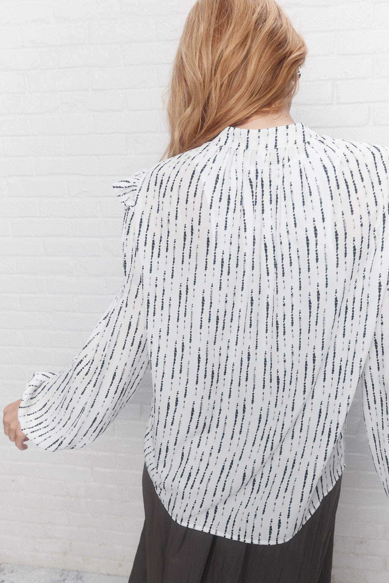 Quincy | White and black shirt