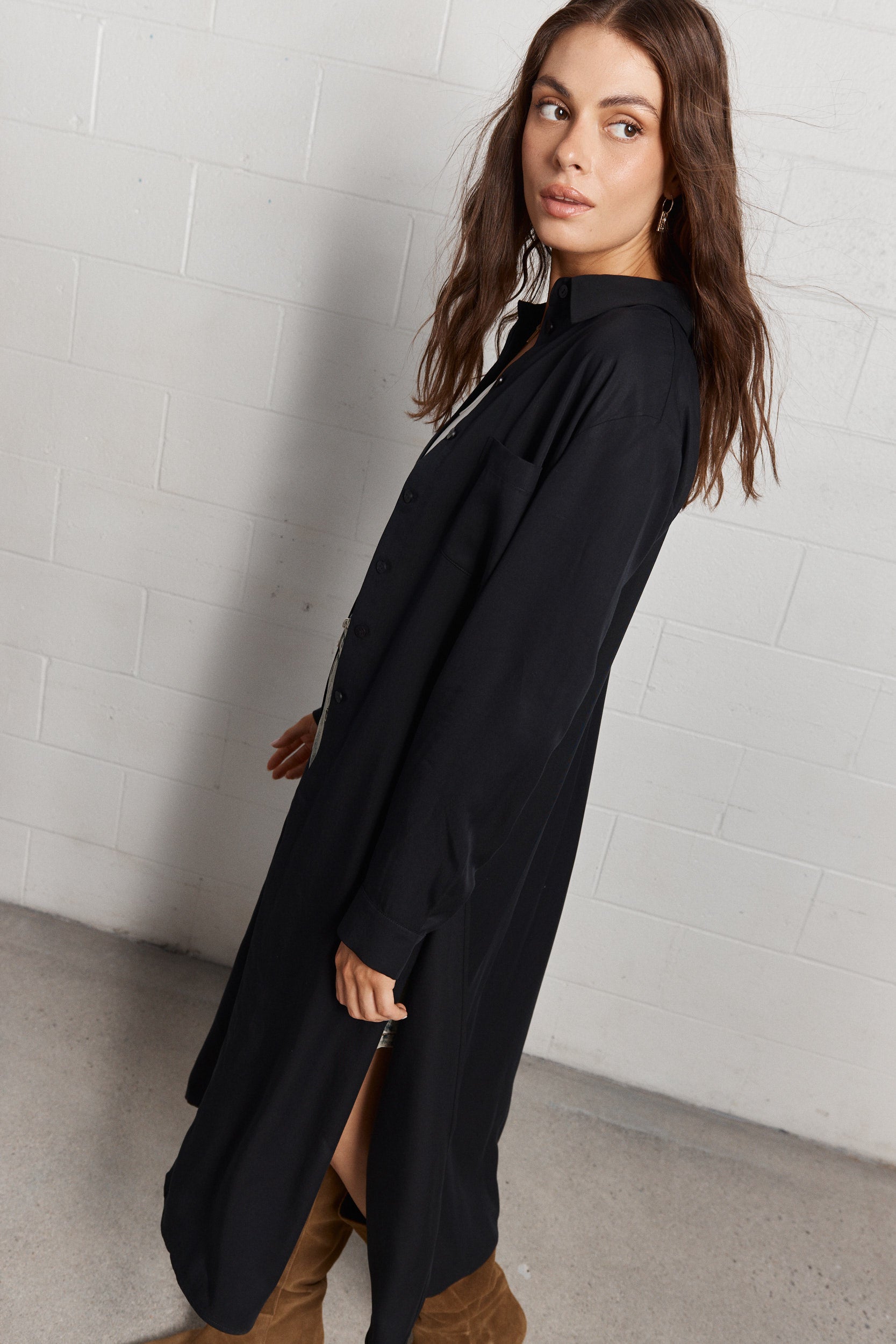 Merri | Longue surchemise noire