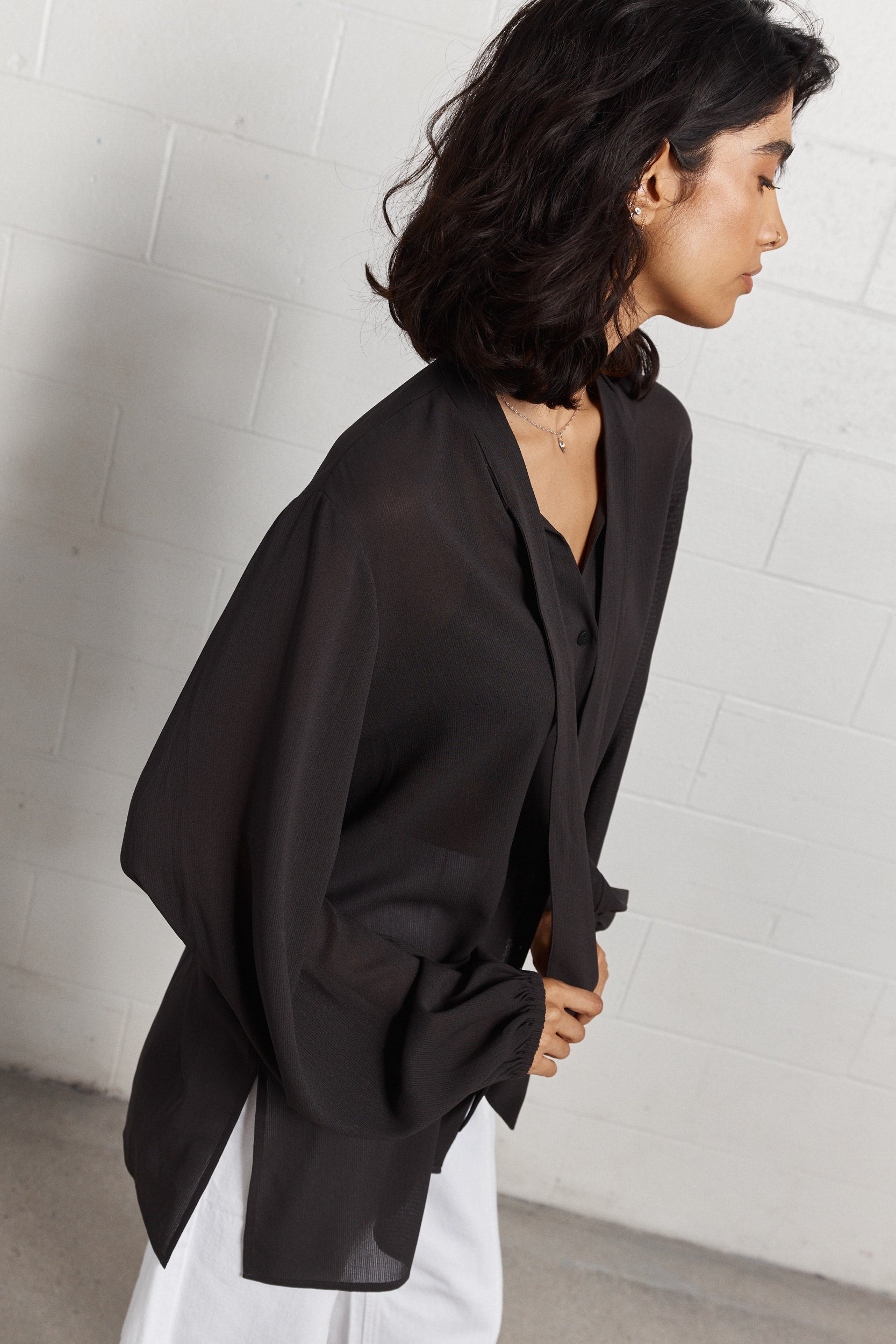 Adeline | Chemise noire semi-transparente