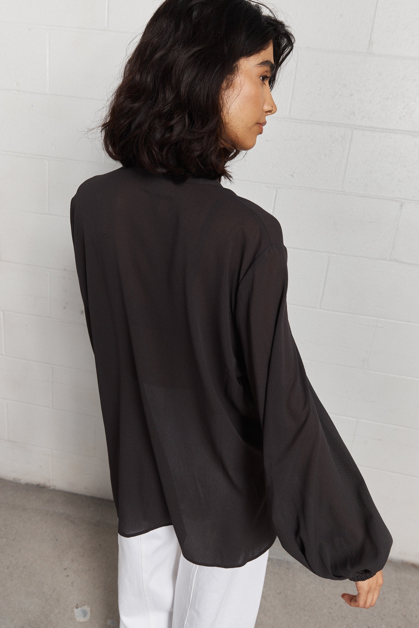 Adeline | Chemise noire semi-transparente